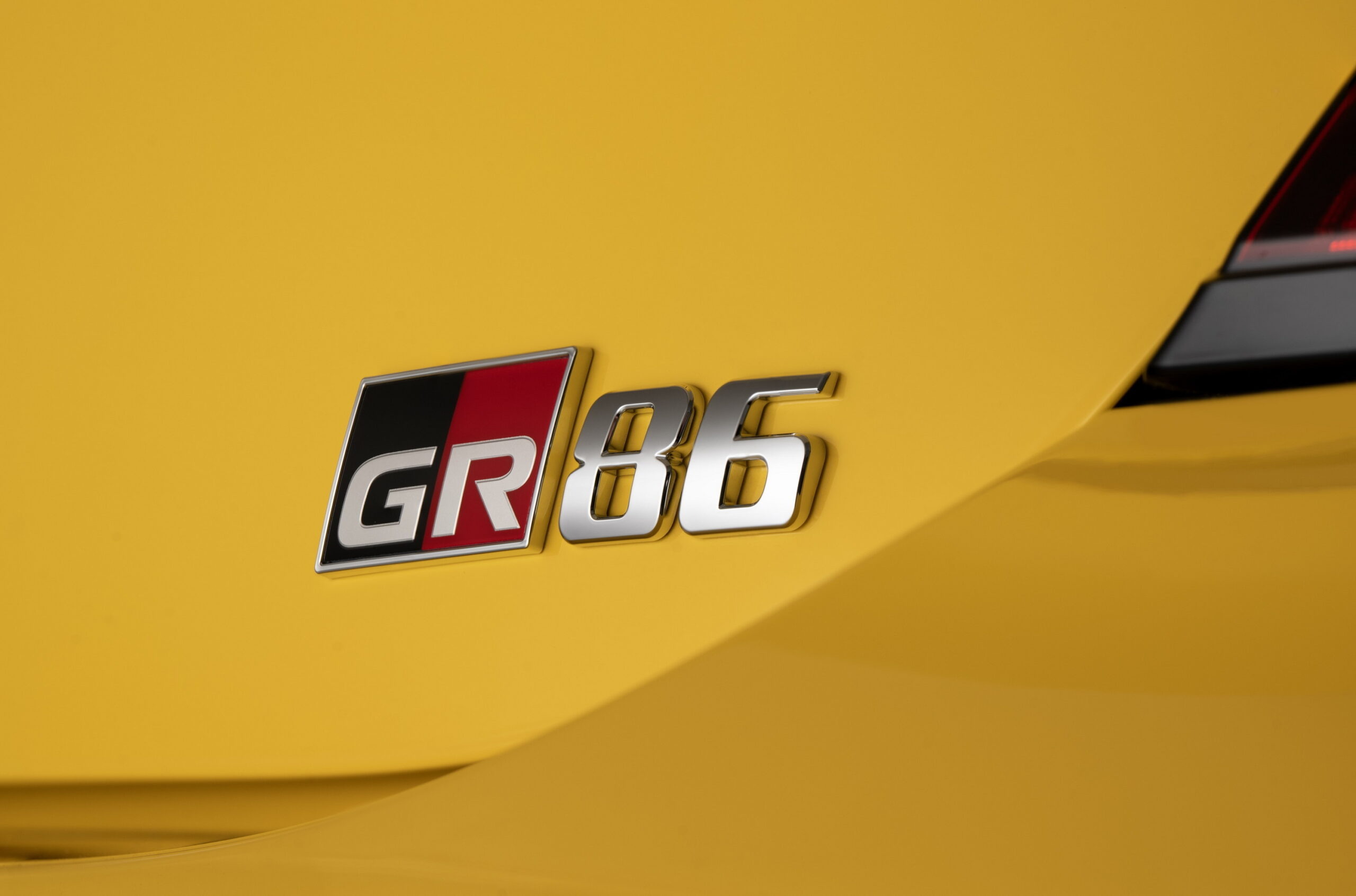 2026-Toyota-GR86_Yuzu_011
