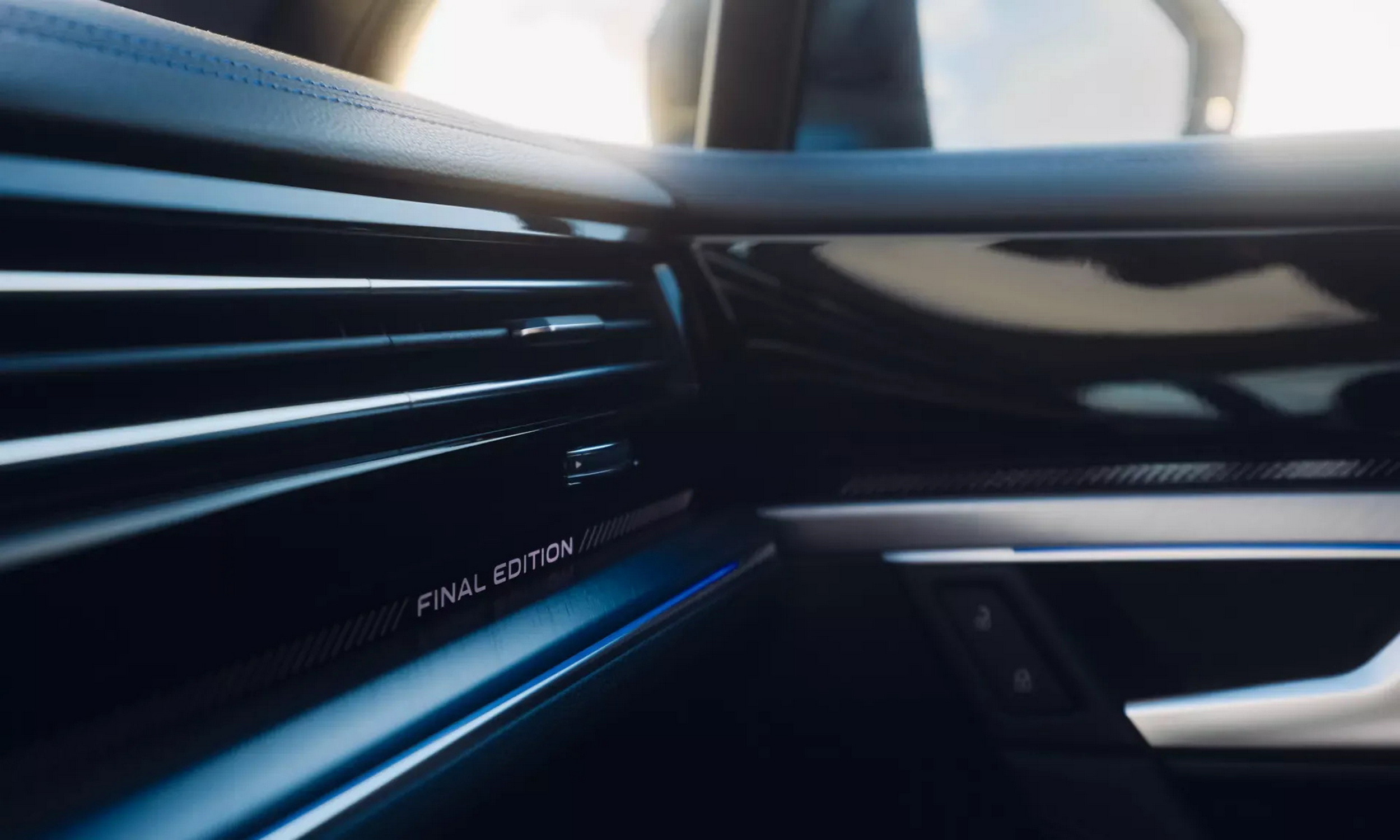 VW Touareg R Hybrid Final Edition (11)