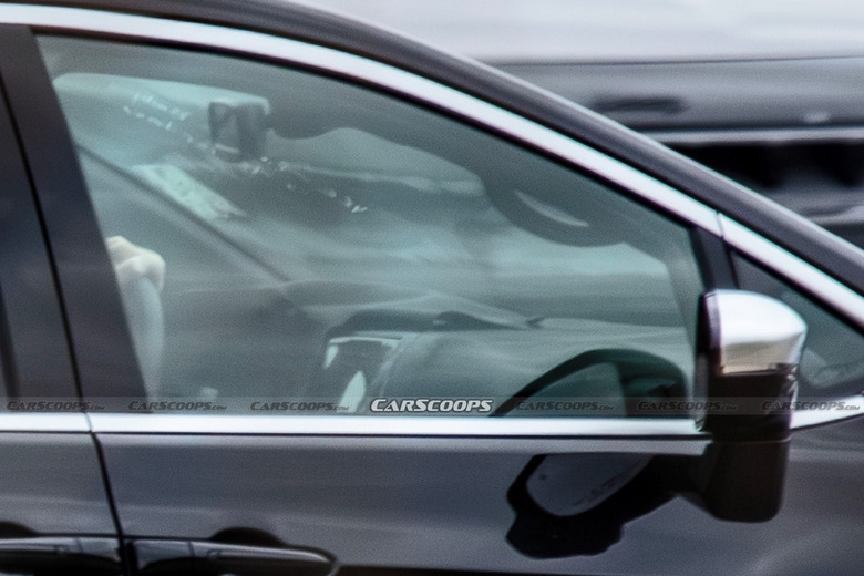 Chrysler Pacifica spy shots 00012