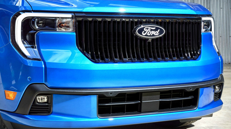 2025-ford-maverick-lobo_04-4096x2701 copy