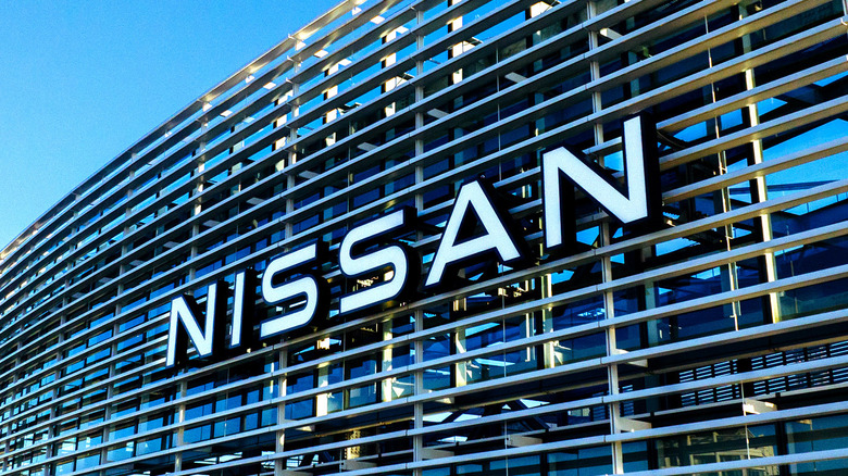 Nissan-Global-Headquarters-1106-2 copy