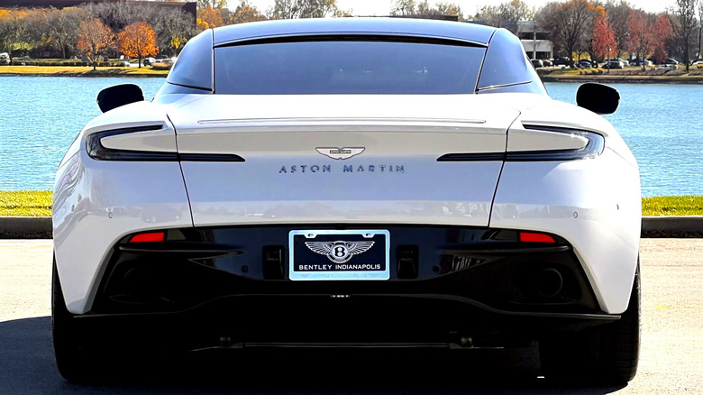 2024_aston-martin_db12-coupe_IMG_6368-53805-scaled copy