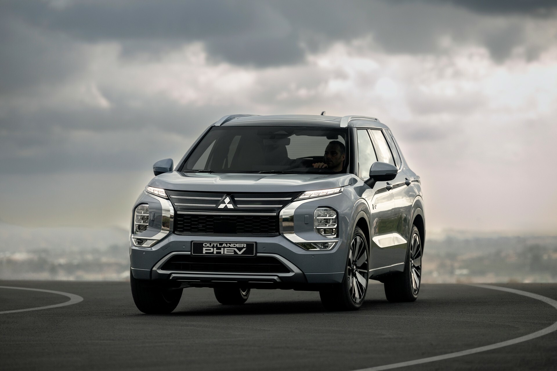 2025 Mitsubishi Outlander PHEV - 11