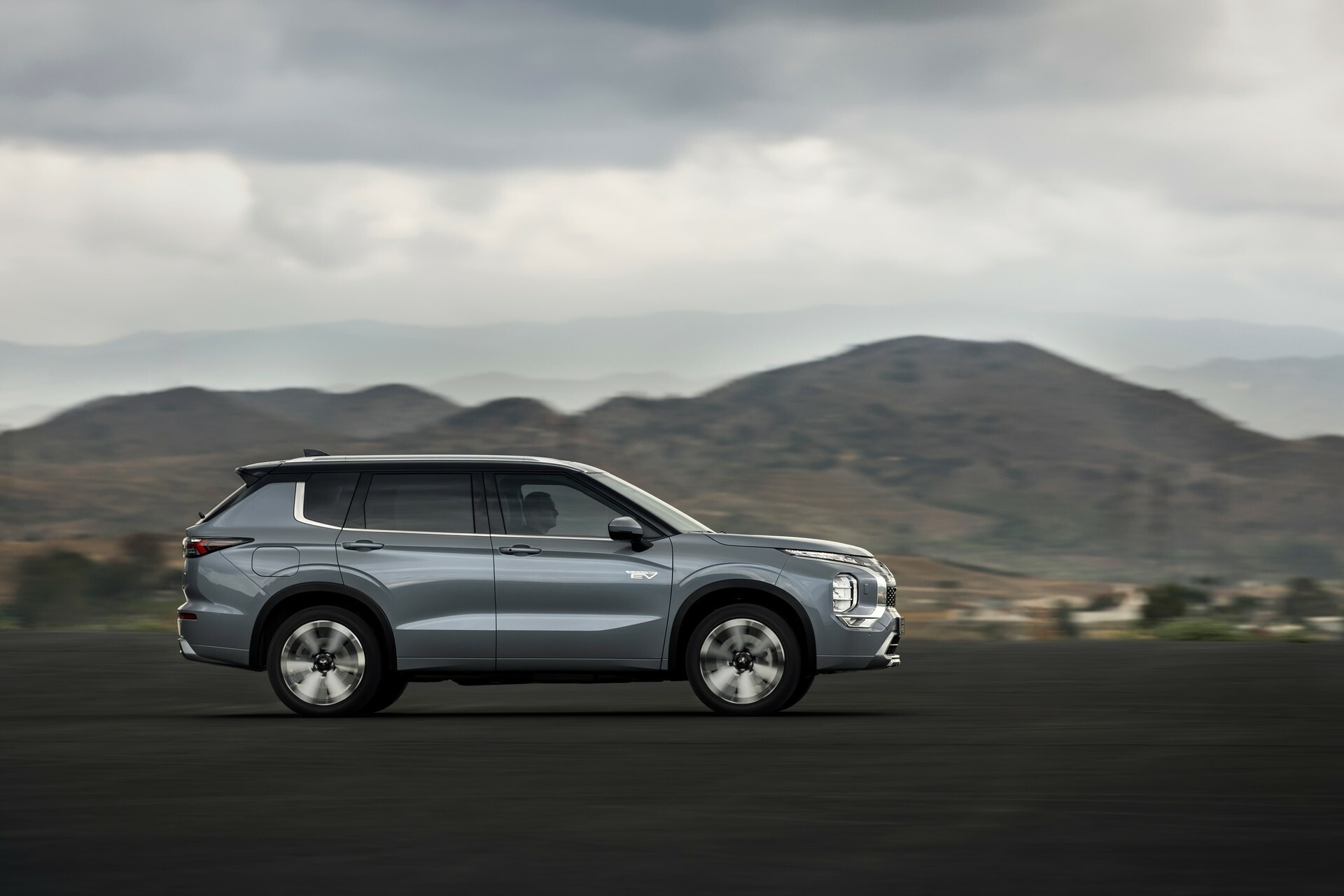 2025 Mitsubishi Outlander PHEV - 13