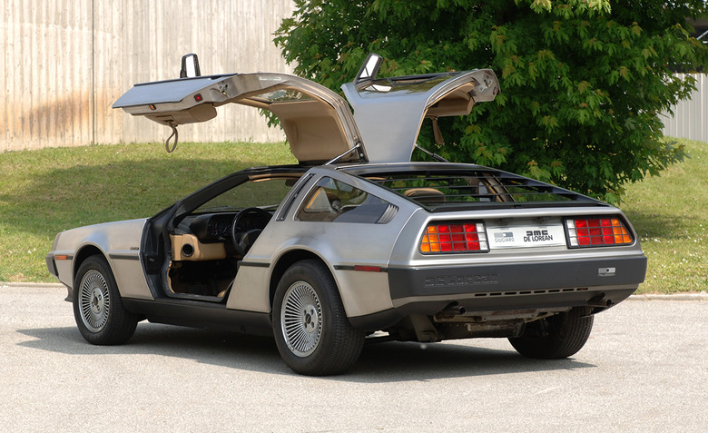 DMC 12 DeLorean 3