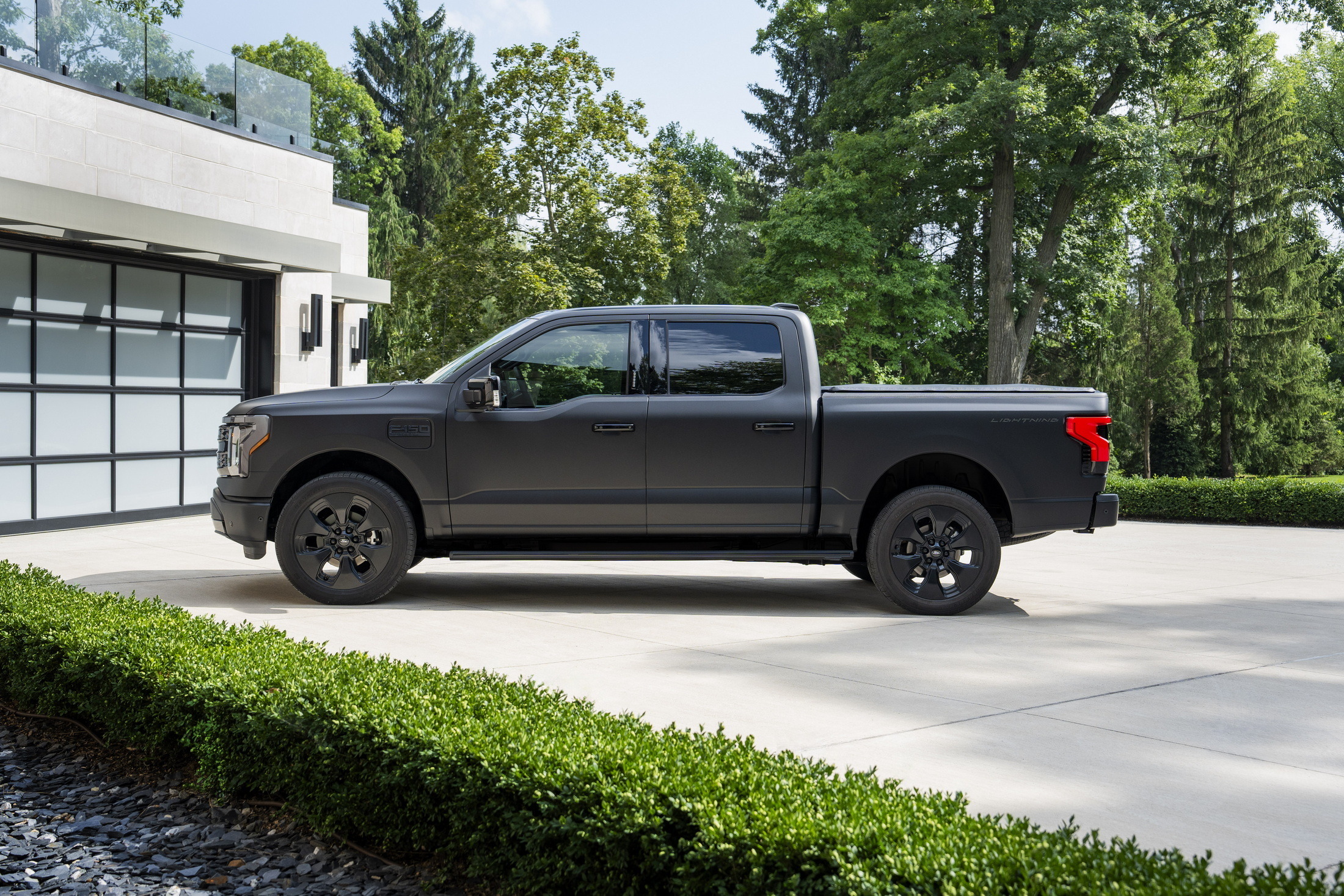 2023 Ford F-150 Lightning 1