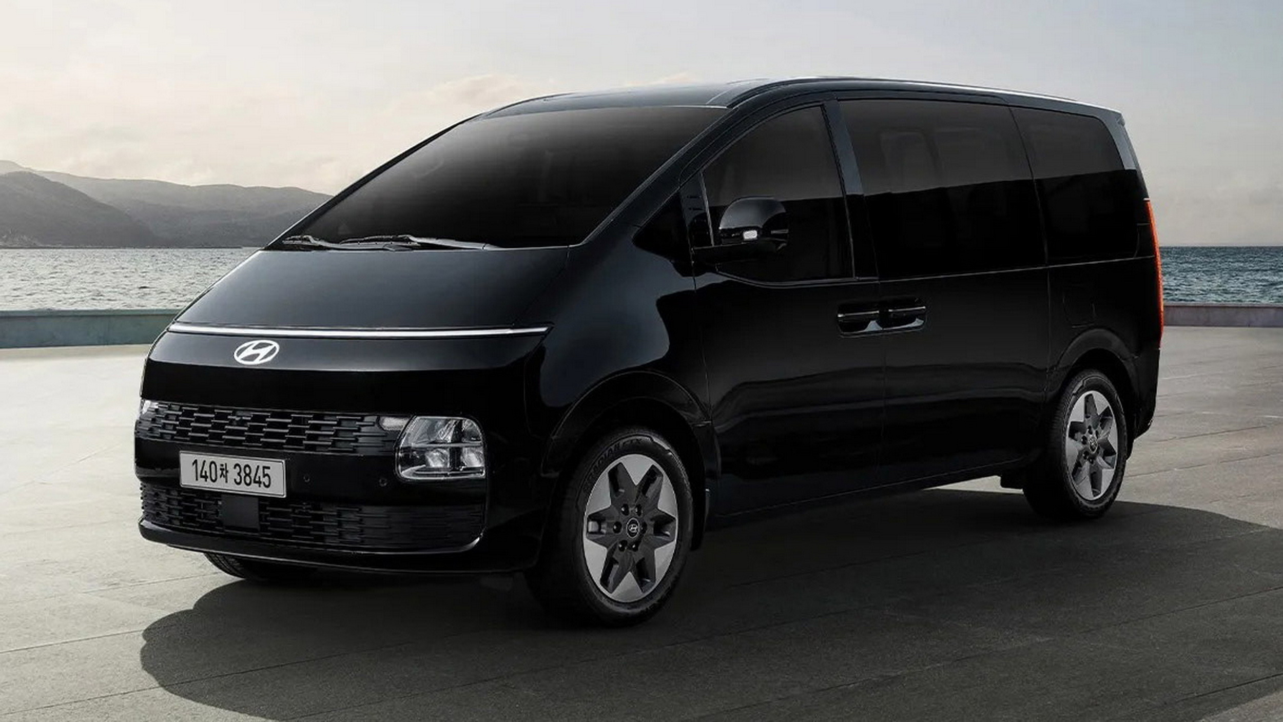 2026 Hyundai Staria (2)