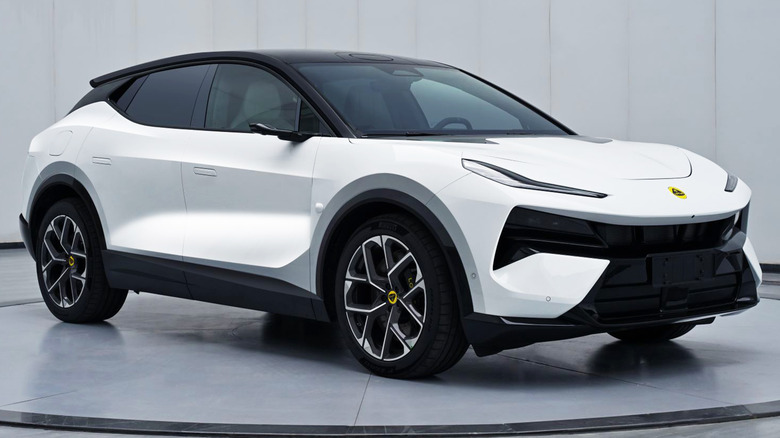 Lotus-Eletre-Hybrid-001aa