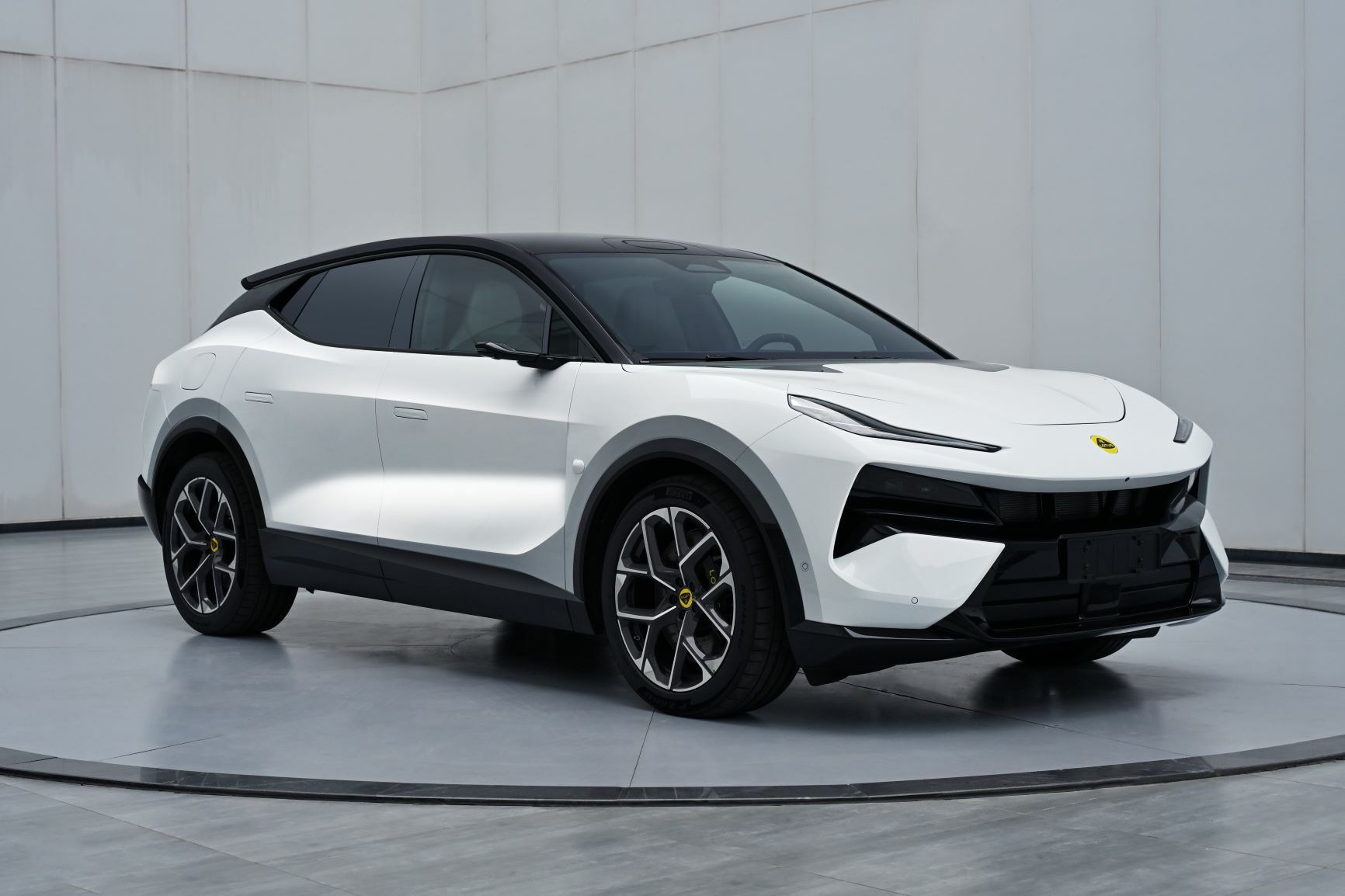 Lotus Eletre Hybrid 001