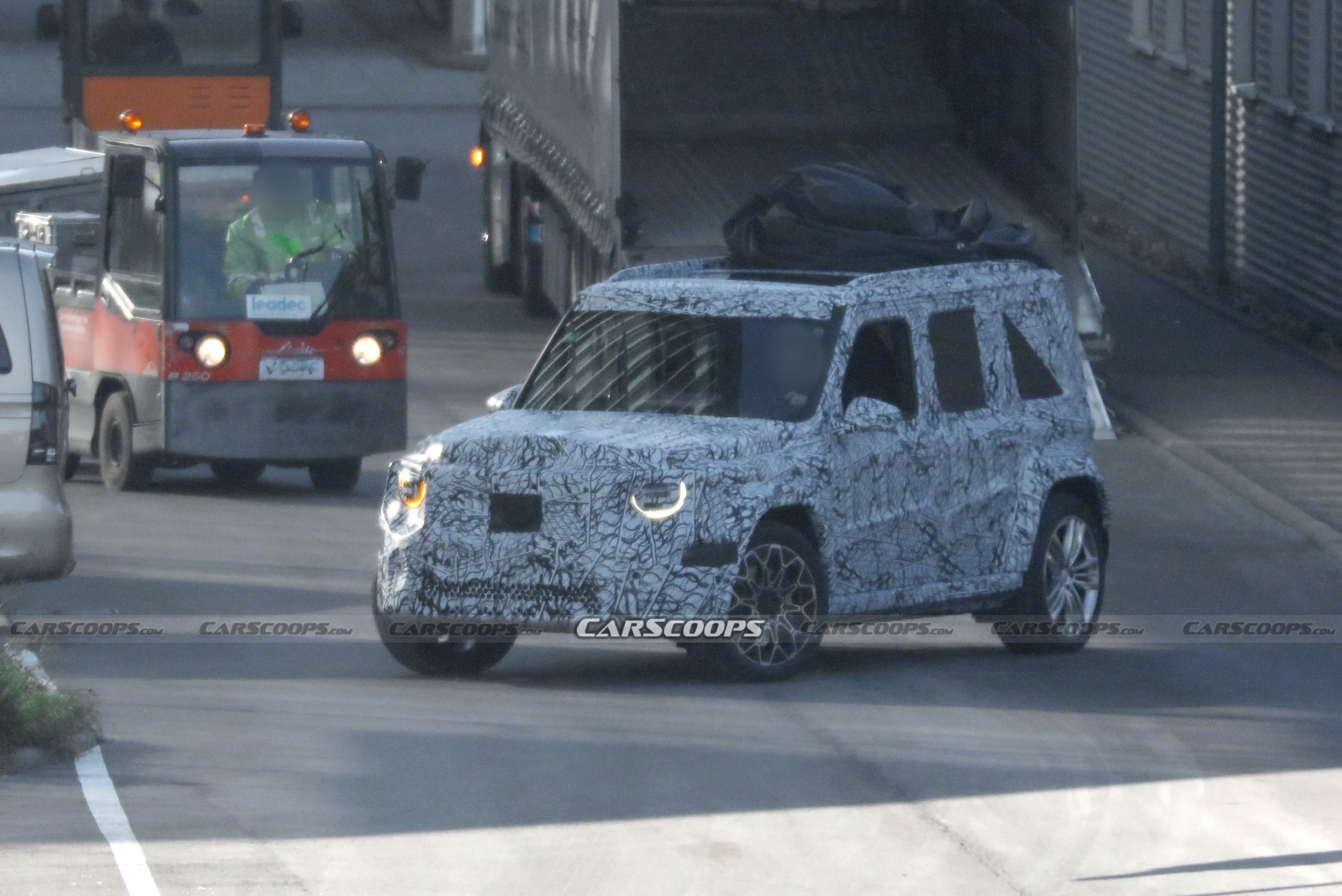 Mercedes baby G-wagon scoop 00012