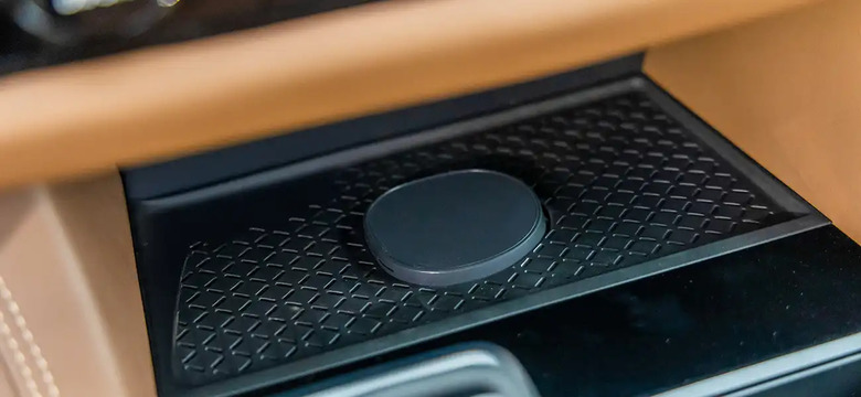 Nissan Qi Wireless Charger - 1