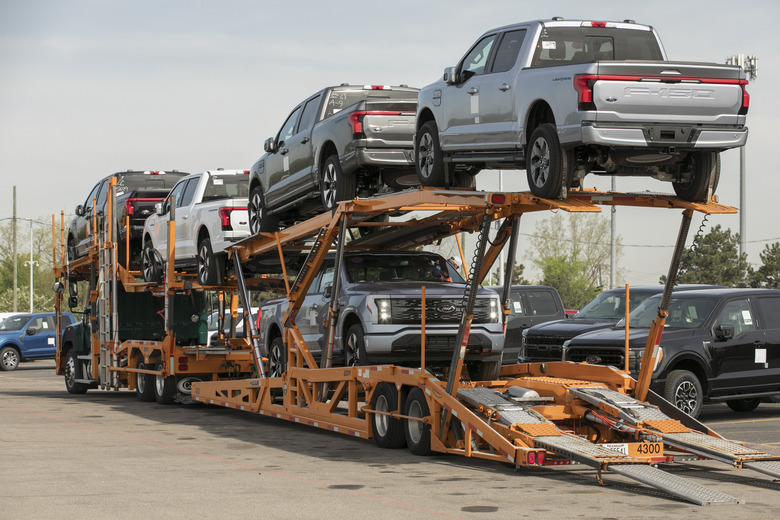 Ford-20F-150-20Lightning_ships_01g