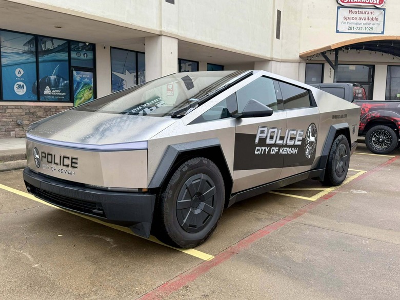 Tesla Cybertruck Texas Police - 2