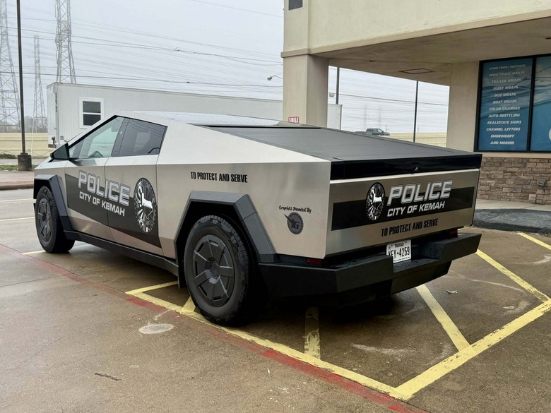 Tesla Cybertruck Texas Police - 3