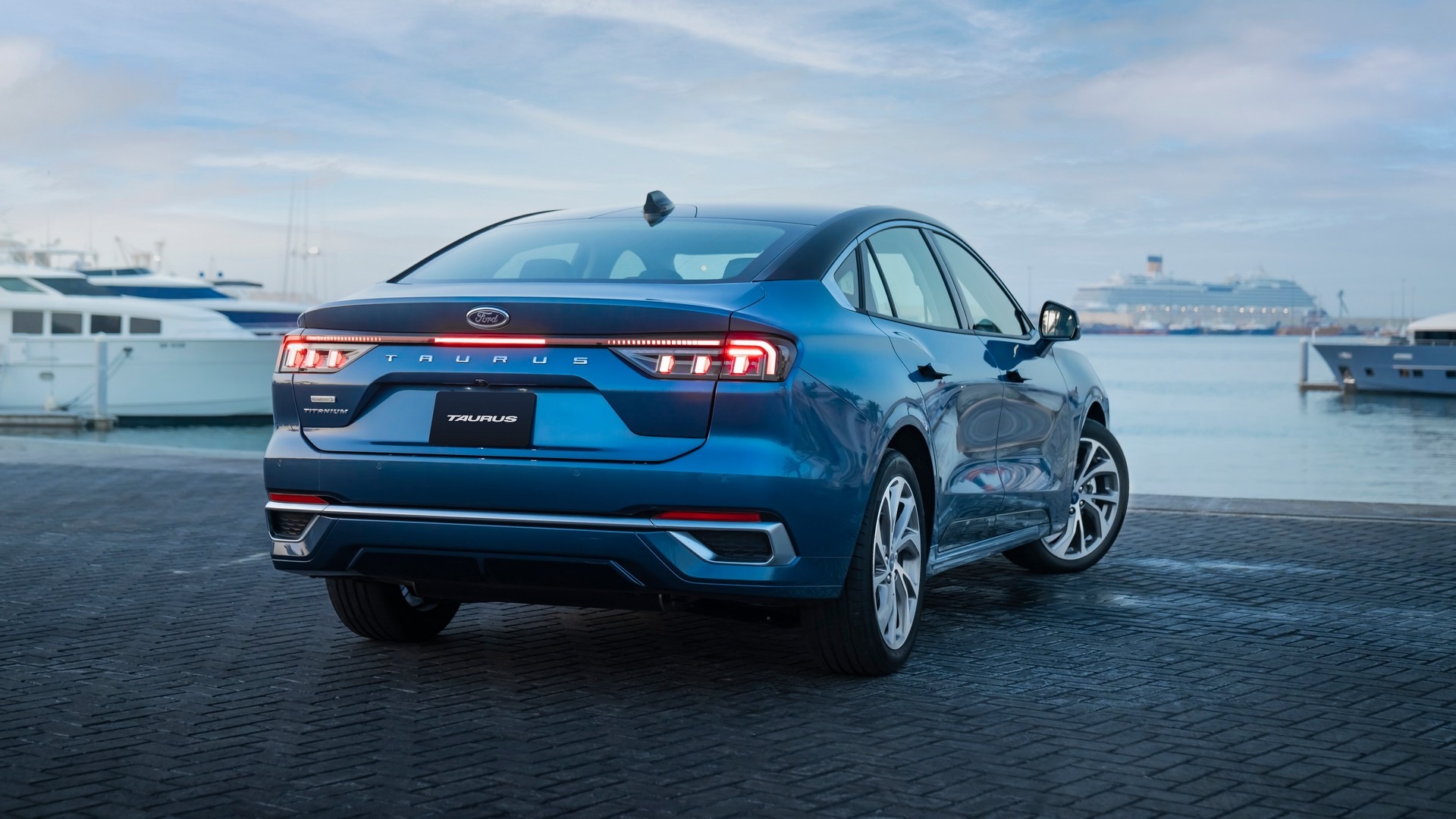 Ford Taurus - 4