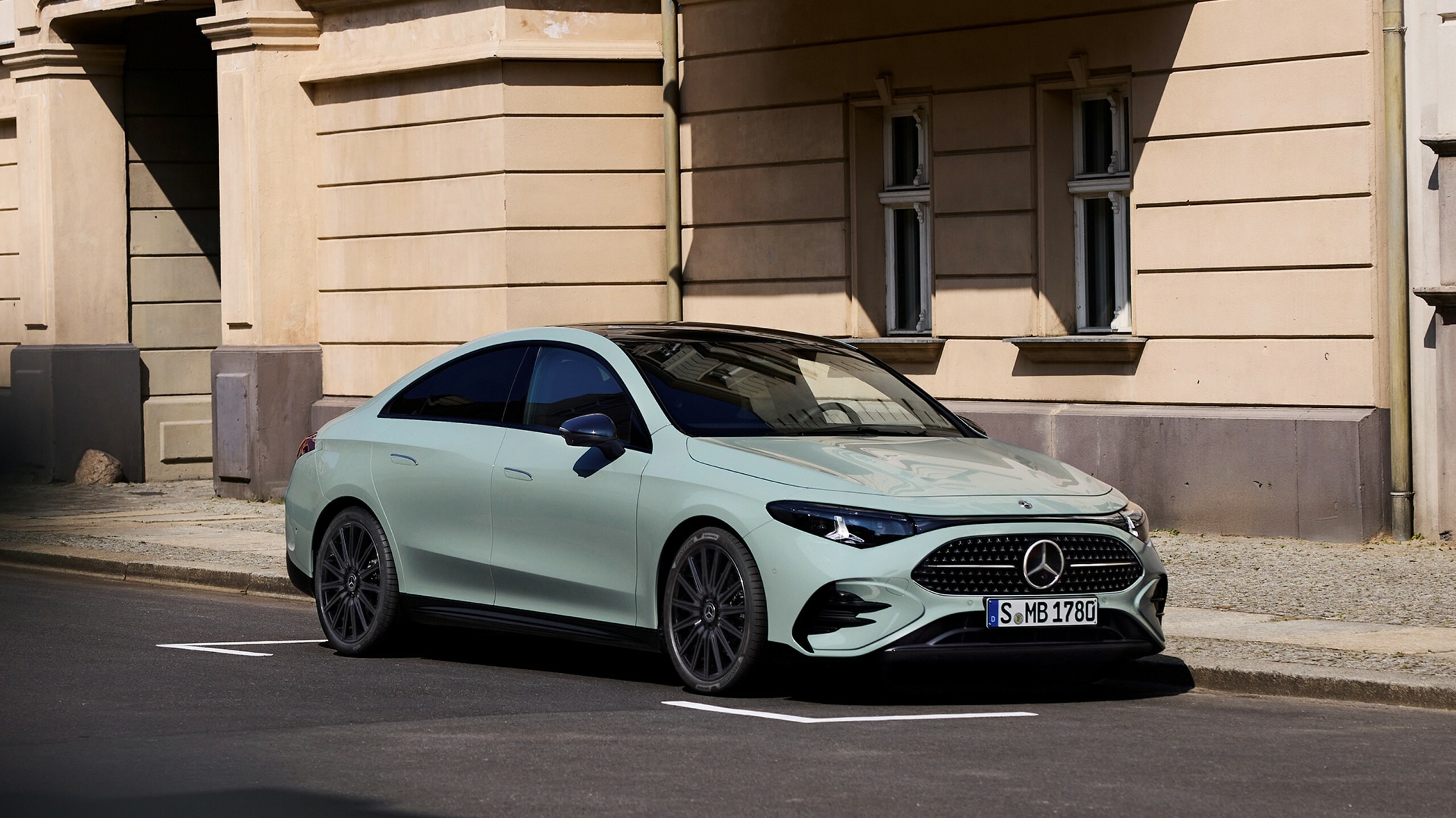 Mercedes CLA 220 Hybrid - 4