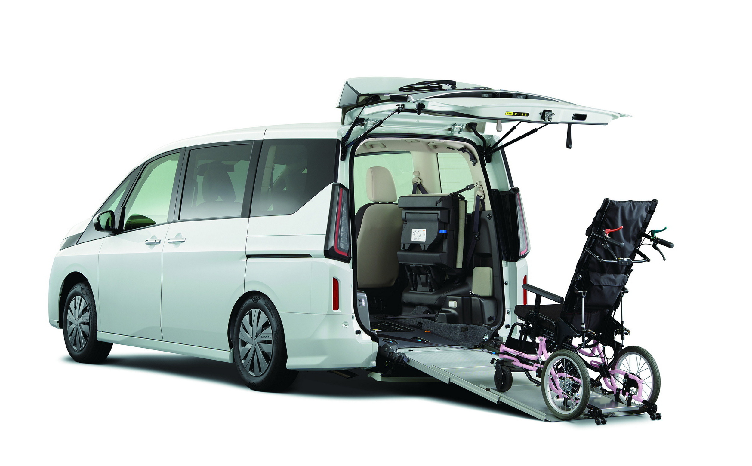 2026 Nissan Serena (18)