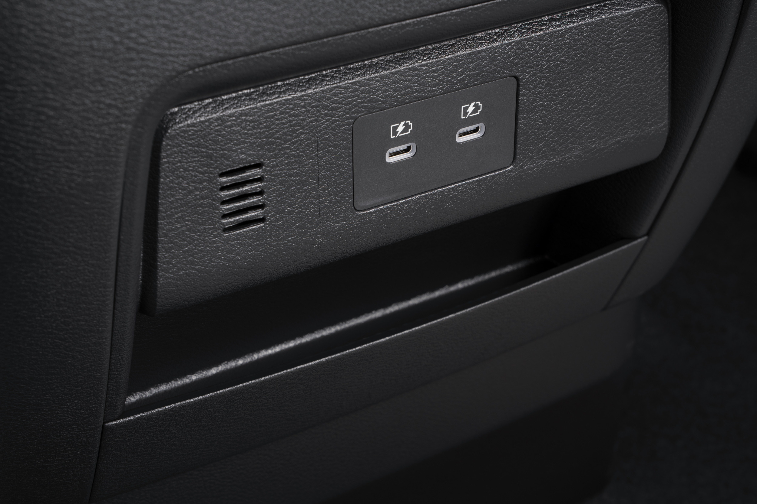 2026 Nissan Serena Interior (7)