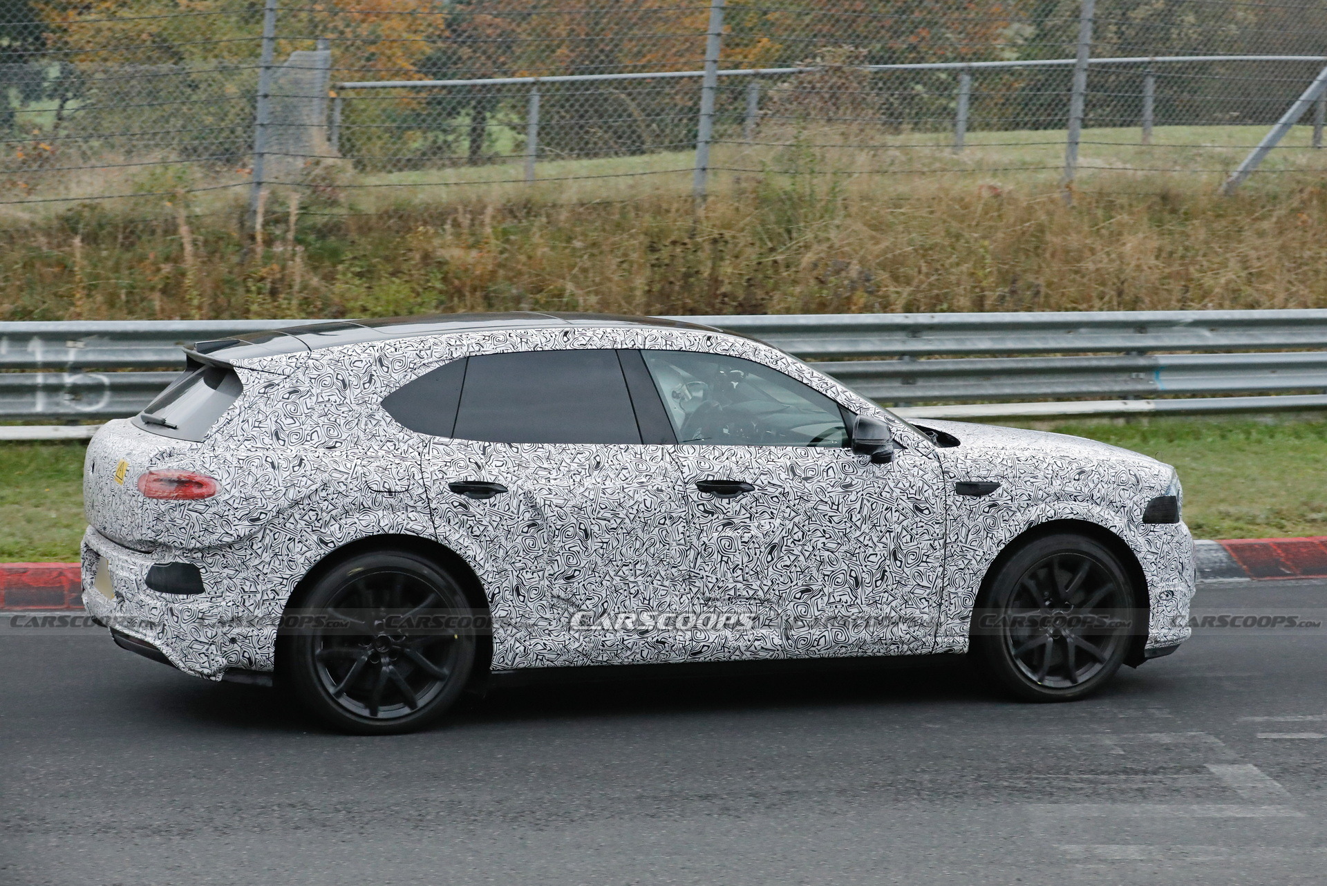 Bentley Urban SUV Nurburgring - 13