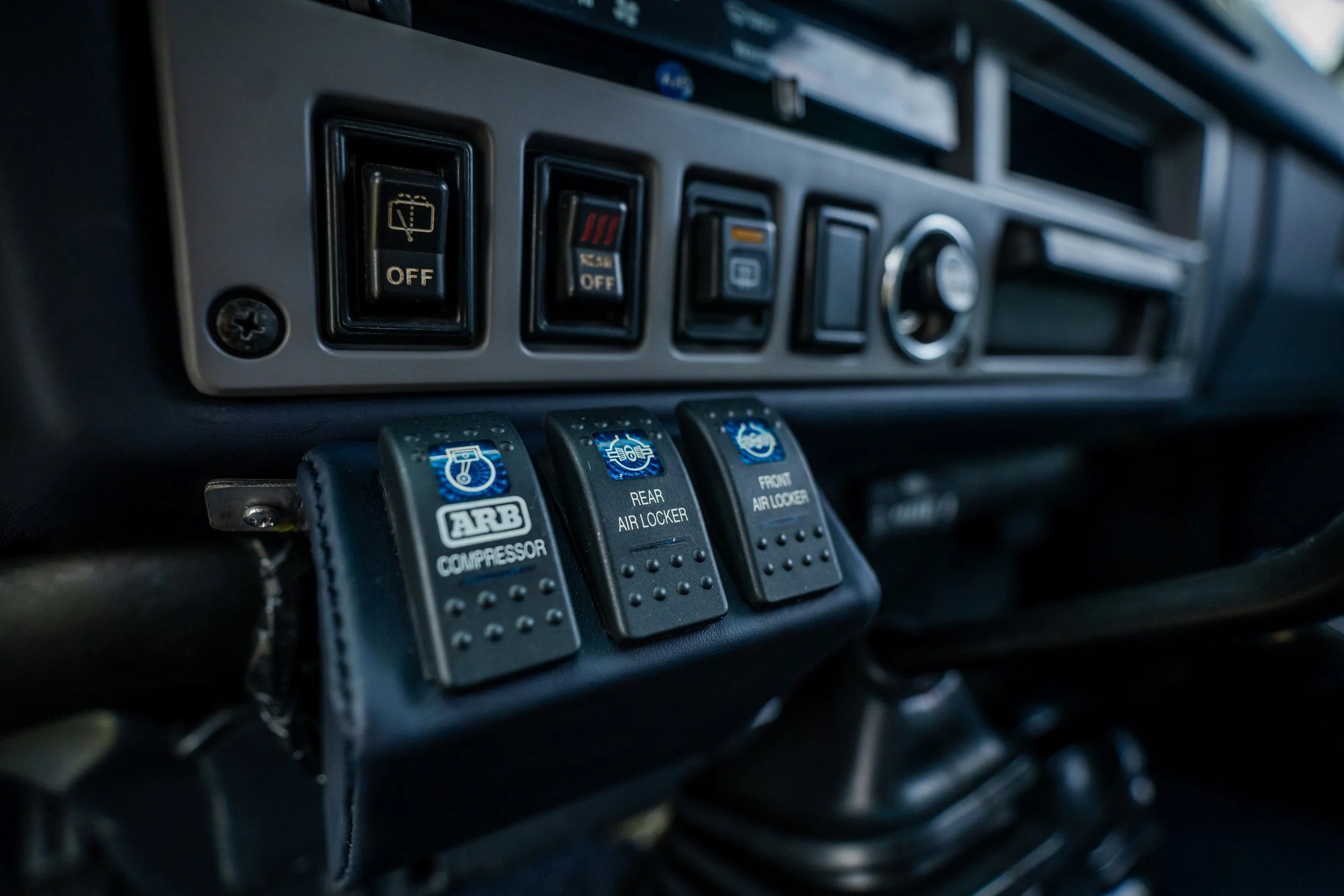Toyota Land Cruiser FJ60 - 25
