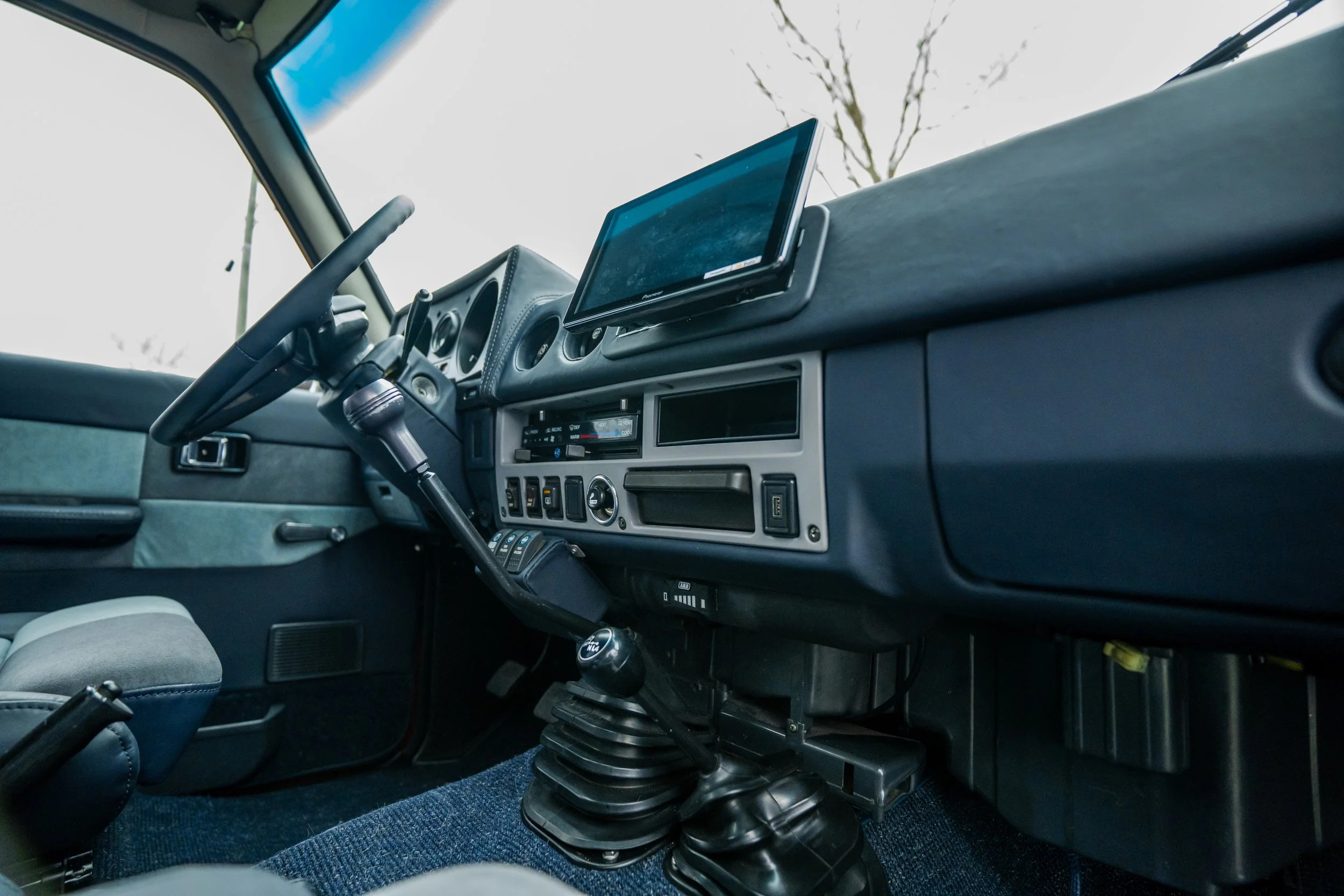 Toyota Land Cruiser FJ60 - 28