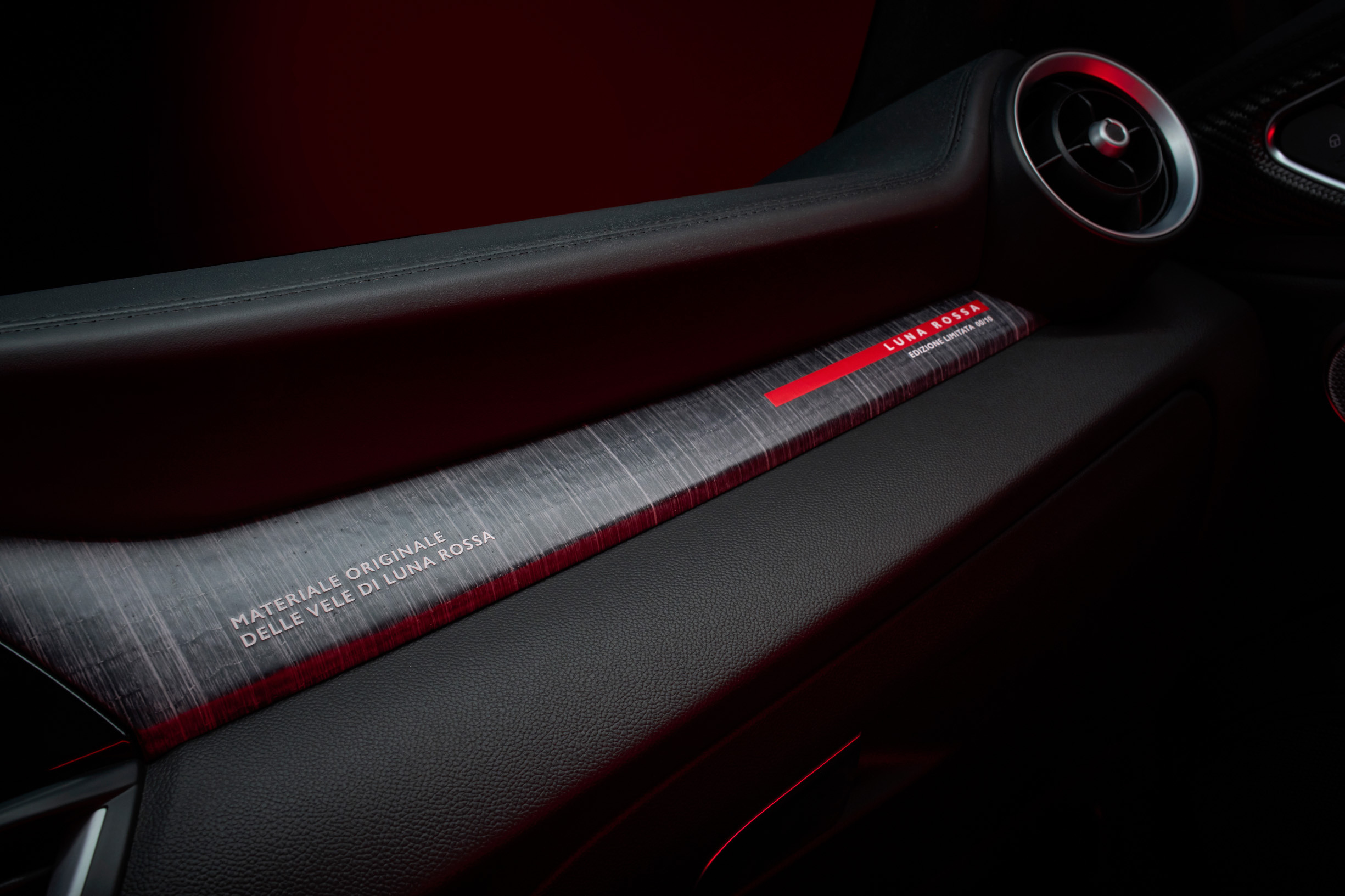 Alfa Romeo Giulia Quadrifoglio Luna Rossa 00014