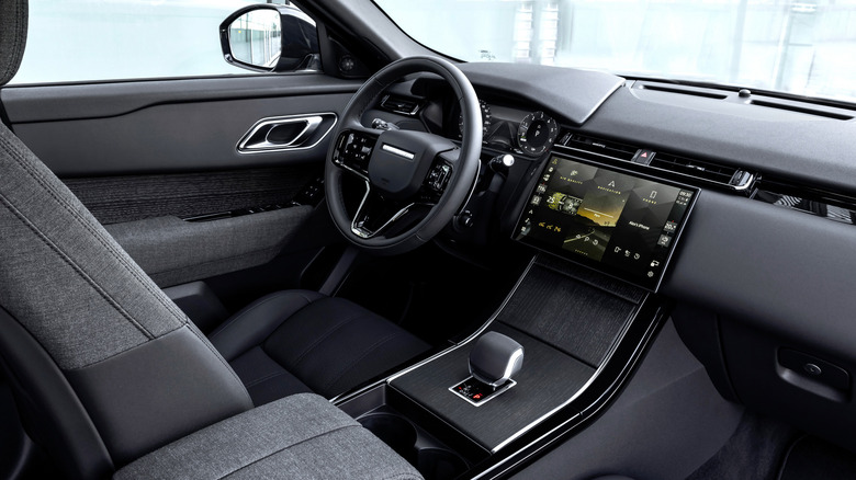 RR_VELAR_24MY_17_INTERIORS_201023_01 copy