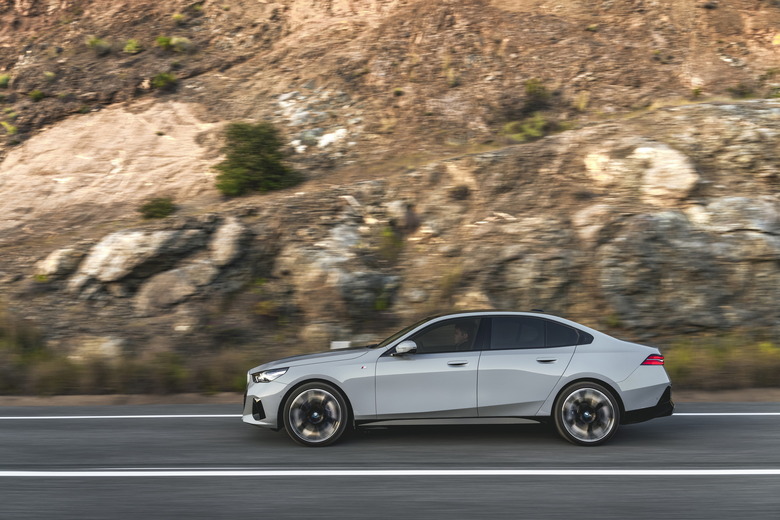 2025 BMW i5 eDrive40 3_2