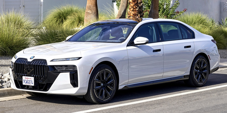 P90486222_highRes_the-new-bmw-760i-xdr copy