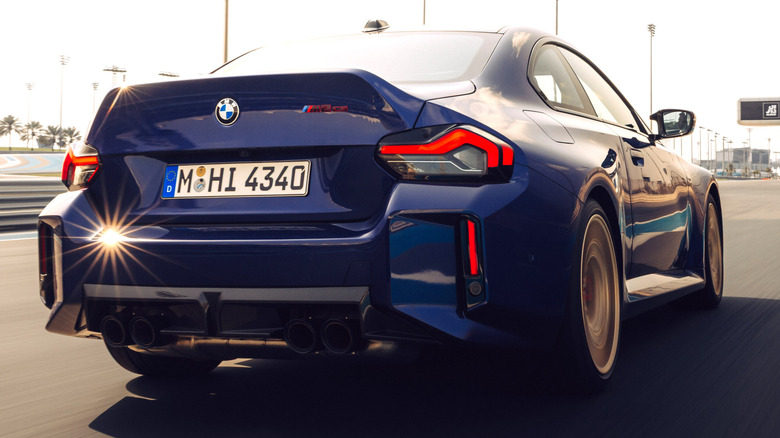 P90600925_highRes_the-new-bmw-m2-cs copy