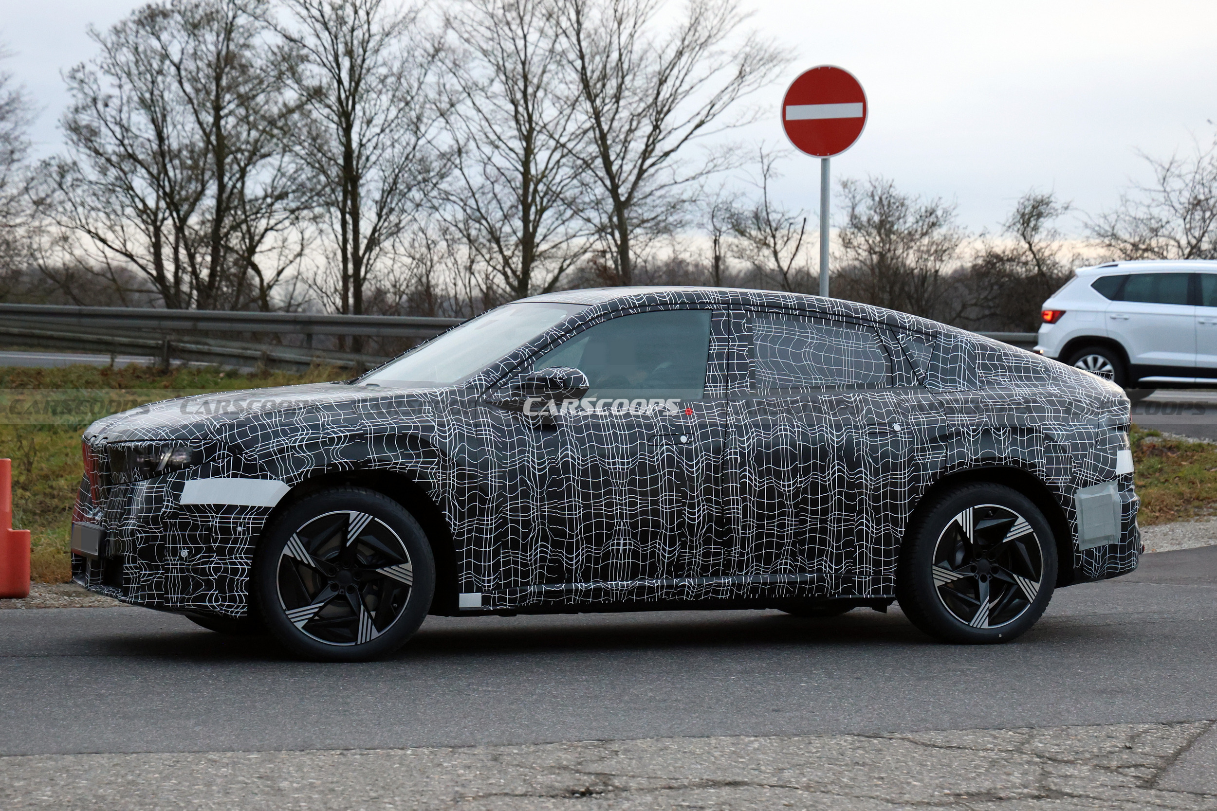 2027 BMW iX4 0108 13