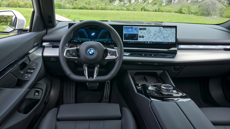 P90551901_highRes_the-new-bmw-530e-tou copy