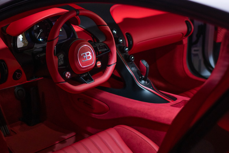Bugatti_Chiron_Pur_Sport_â___Delivery_to_Customers_begins