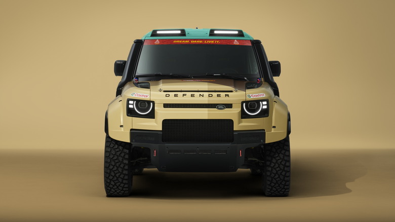DEFENDER_DAKAR_D7X-R_500_FRONT-PROFILE_16X9