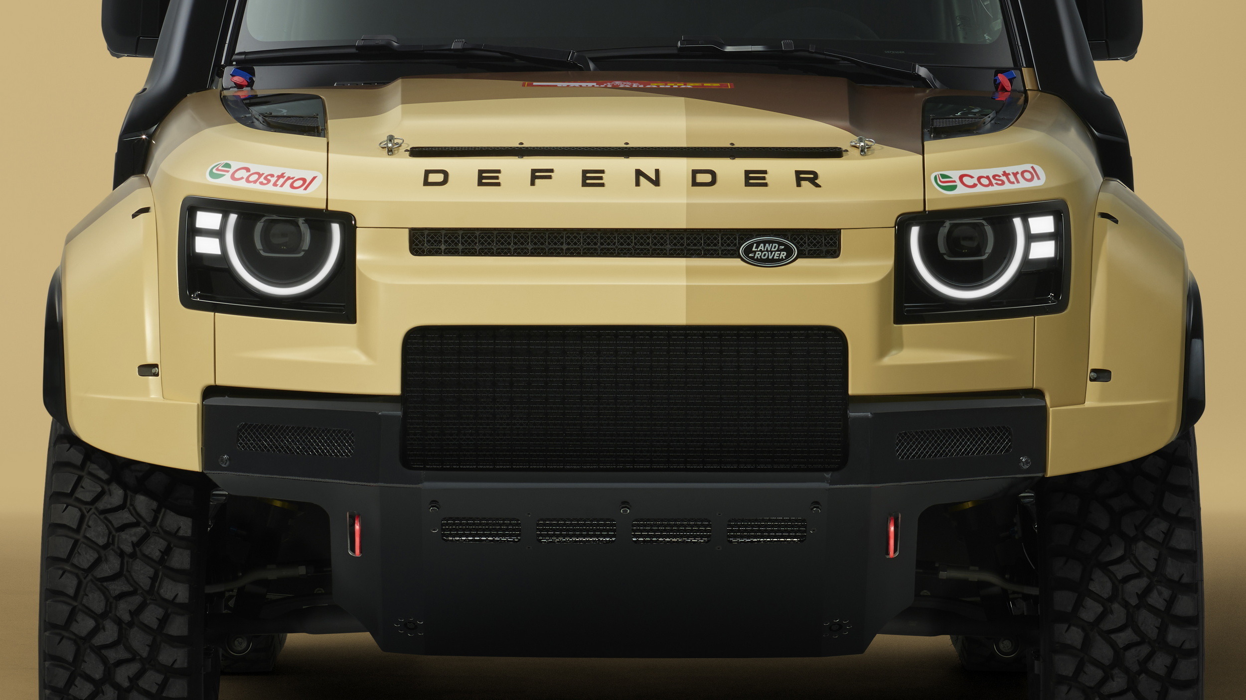 DEFENDER_DAKAR_D7X-R_500_FRONT-PROFILE_16X9 copy
