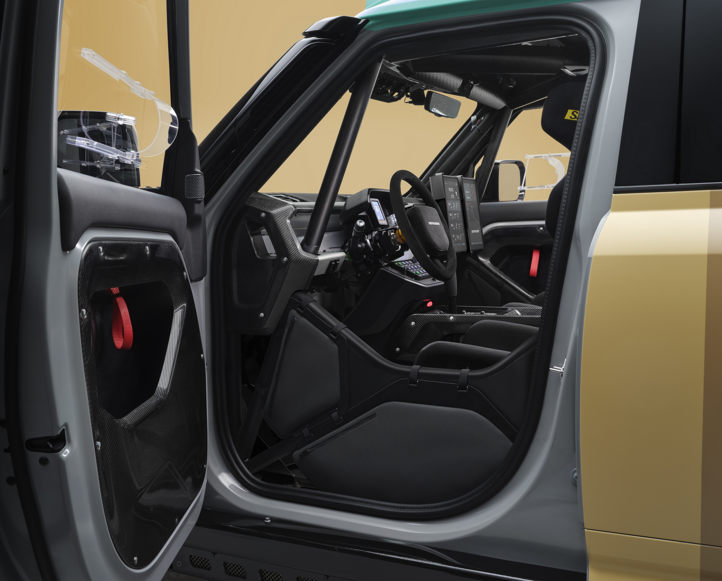DEFENDER_DAKAR_D7X-R_DOOR_16X9