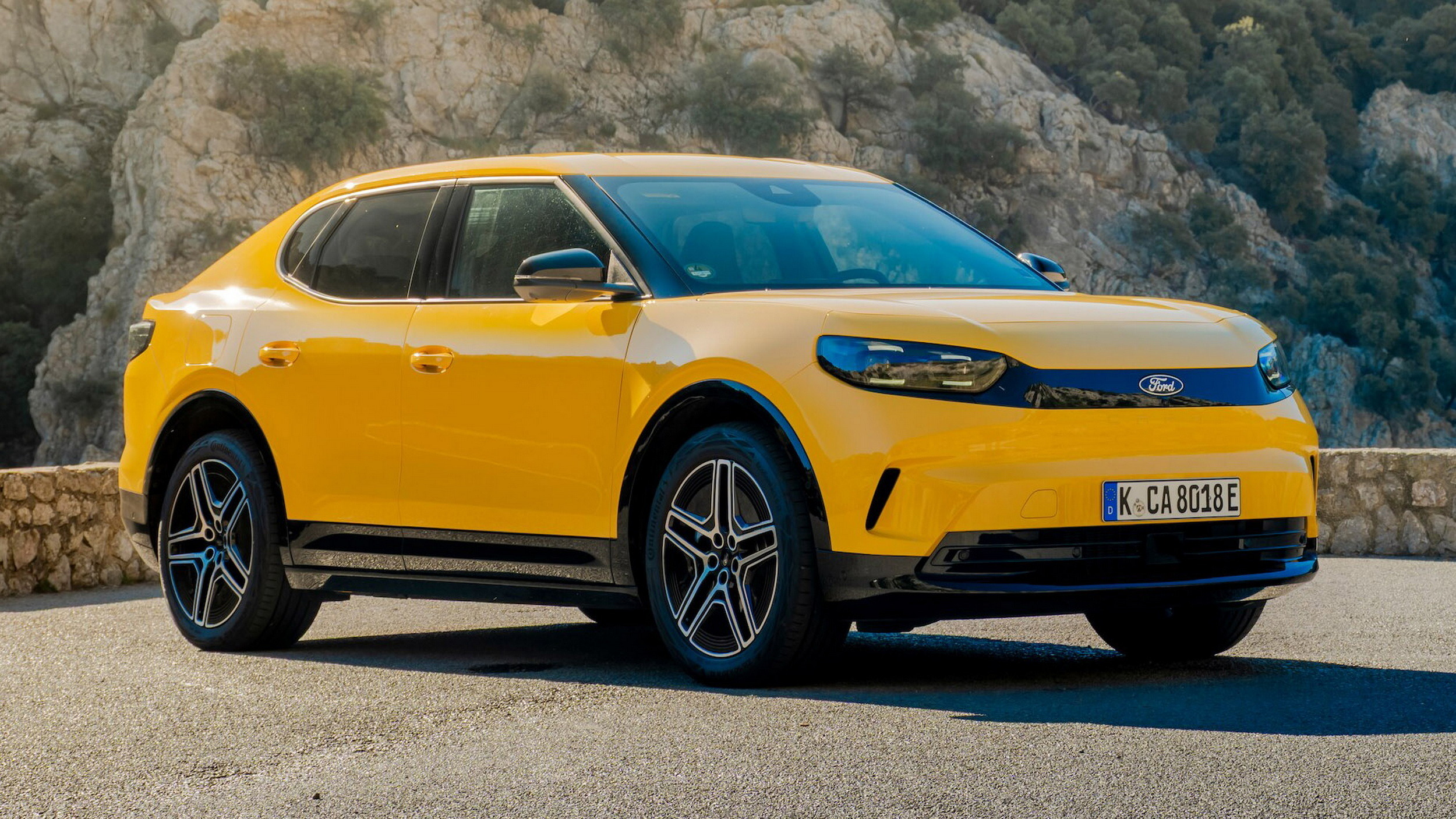 2026_Ford_Capri_Vivid_Yellow_Exterior_01 copy