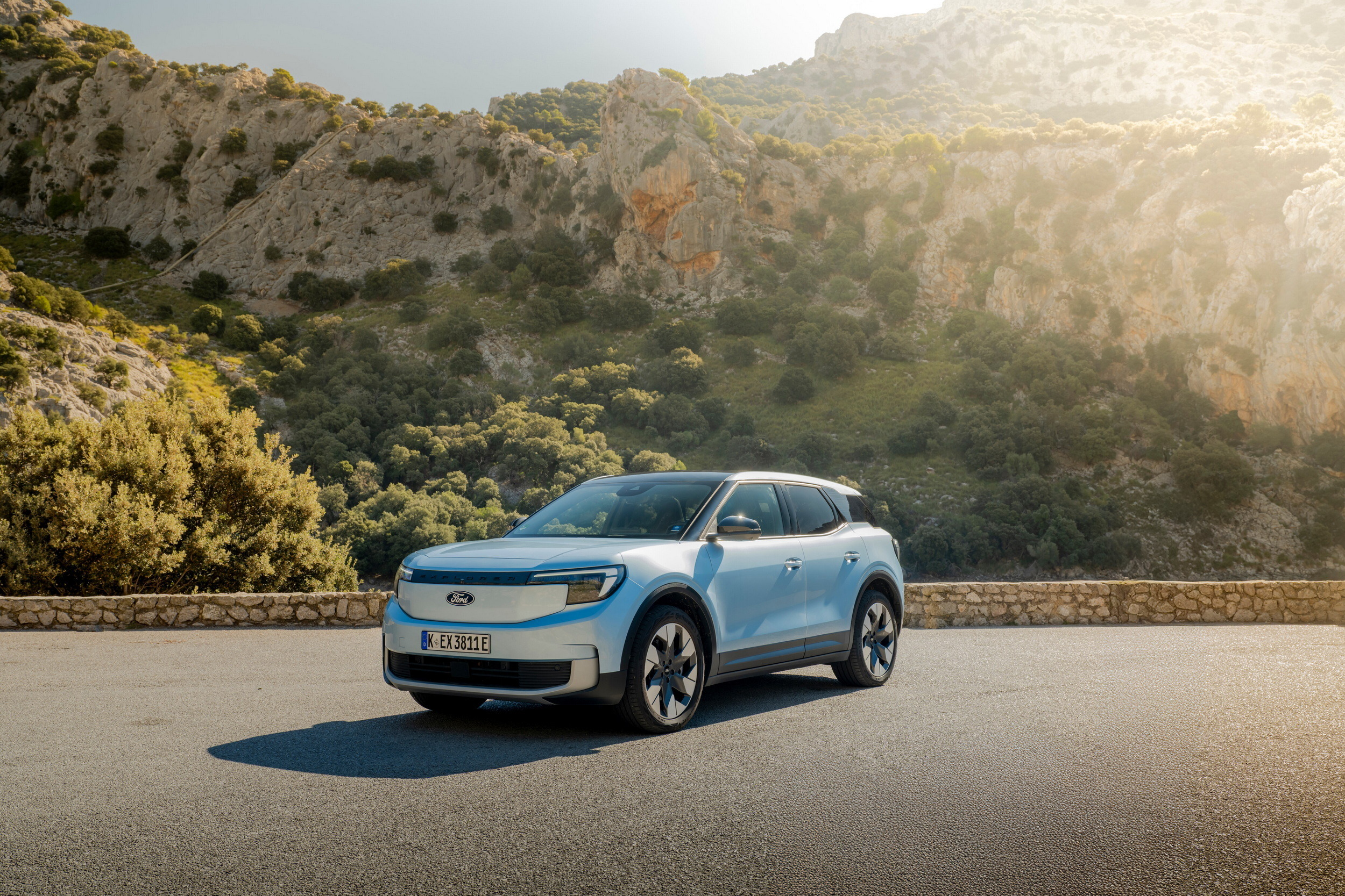 2026_Ford_Explorer_Arctic_Blue_Exterior_02