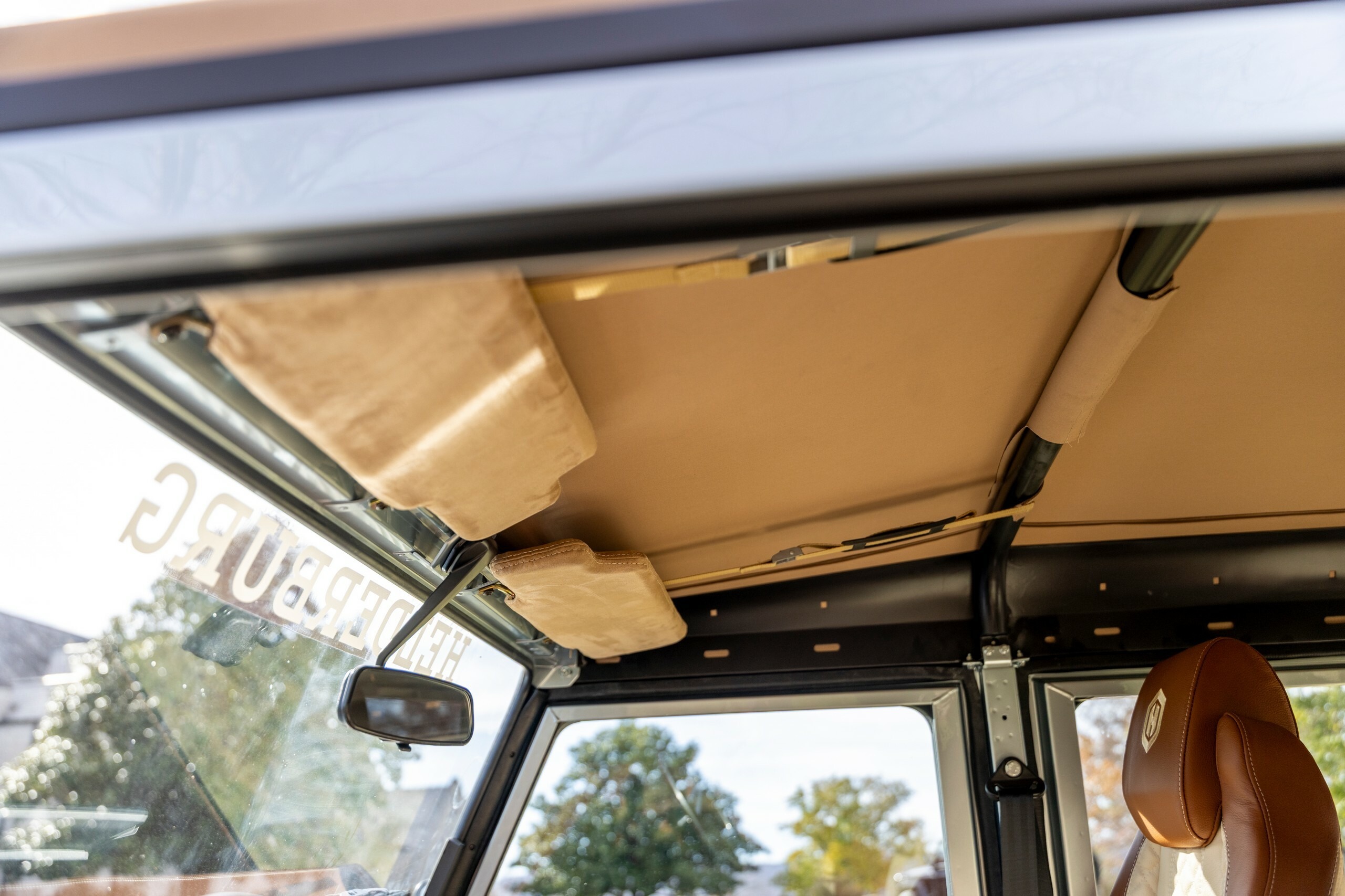Arvon Land Rover Defender - 64