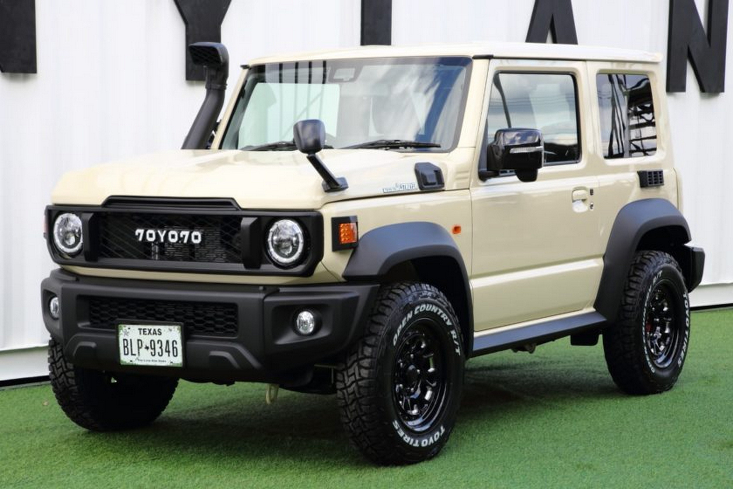 Suzuki Jimny - Toyota Land Cruiser - Beige (1)