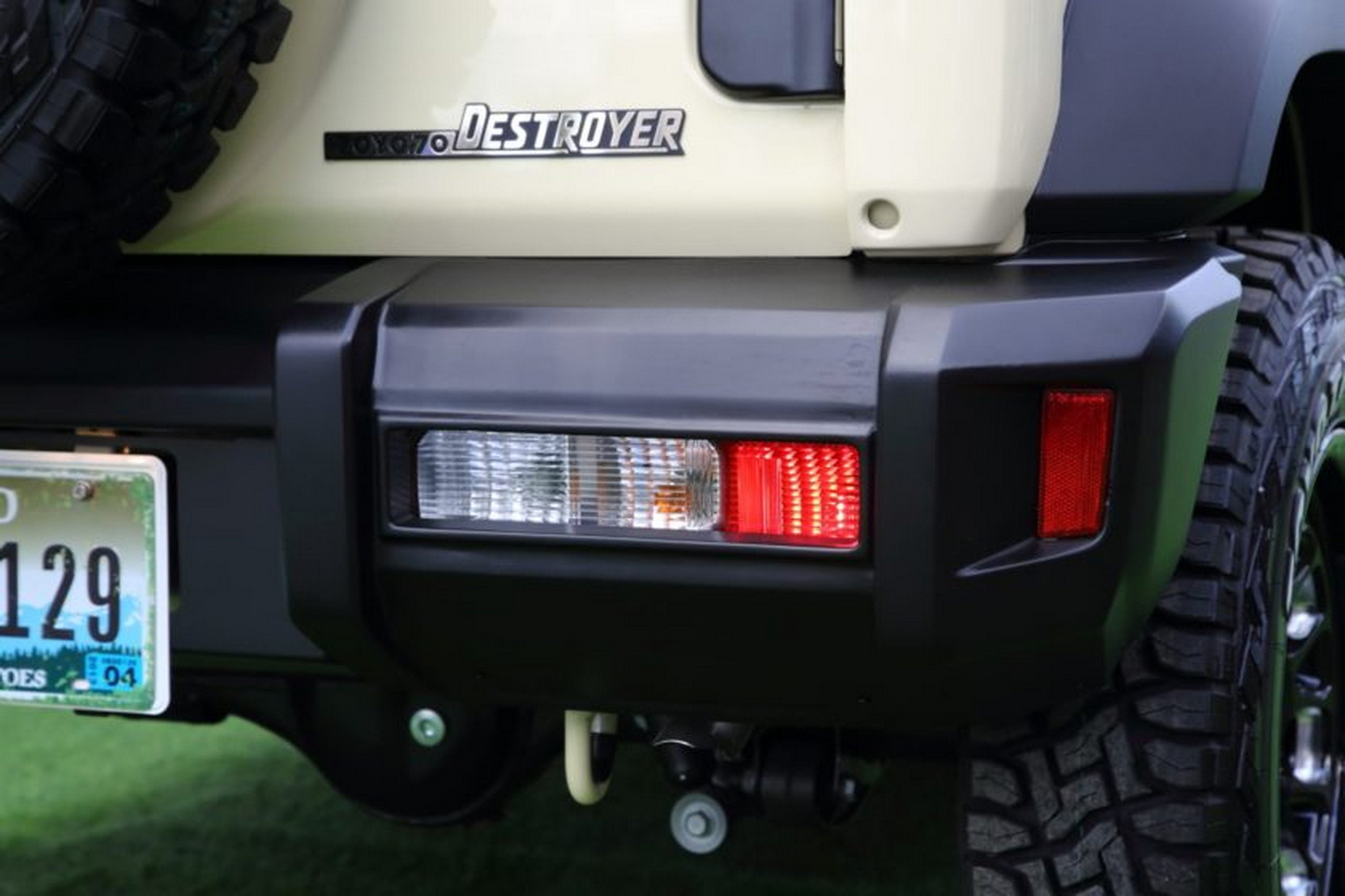 Suzuki Jimny - Toyota Land Cruiser - Beige (17)