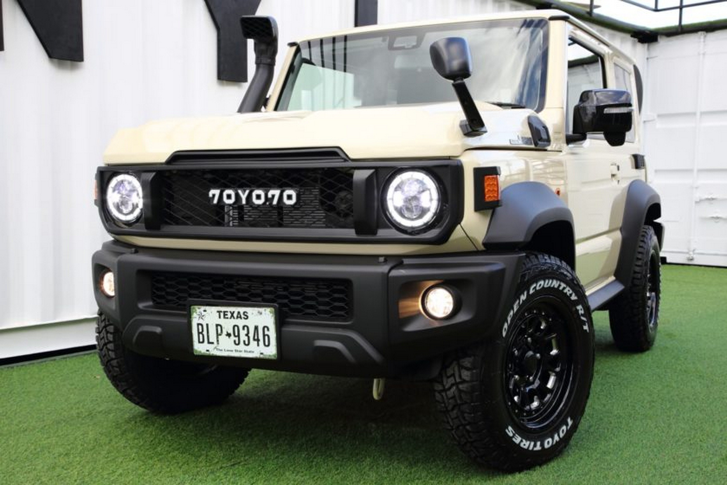 Suzuki Jimny - Toyota Land Cruiser - Beige (3)