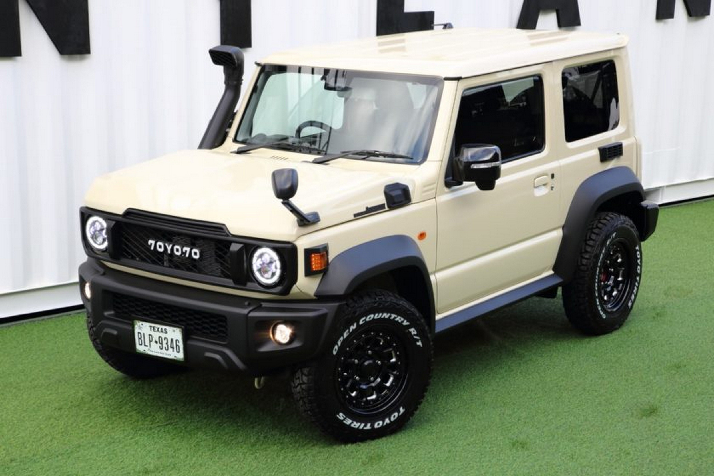 Suzuki Jimny - Toyota Land Cruiser - Beige (5)
