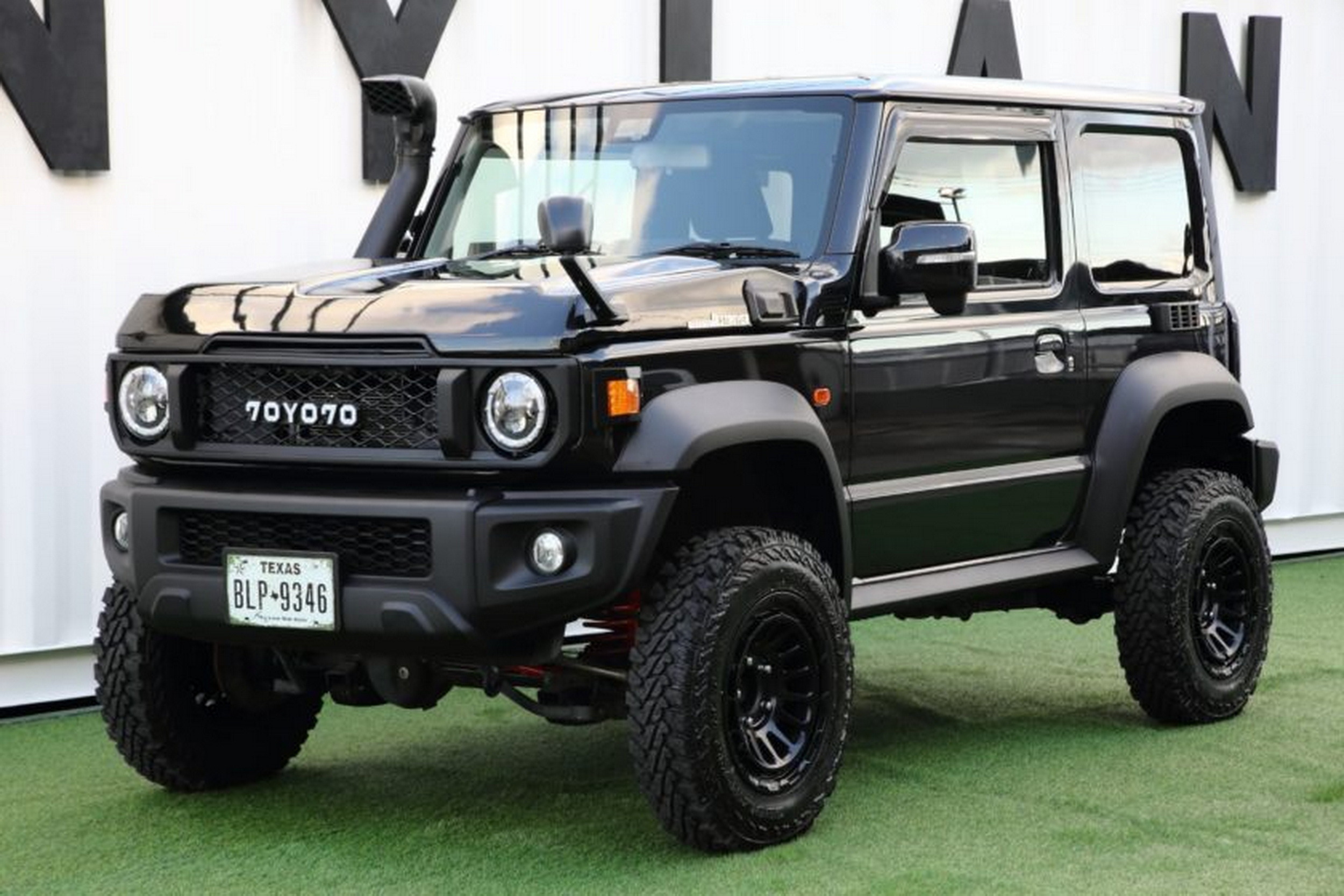 Suzuki Jimny - Toyota Land Cruiser - Black (1)