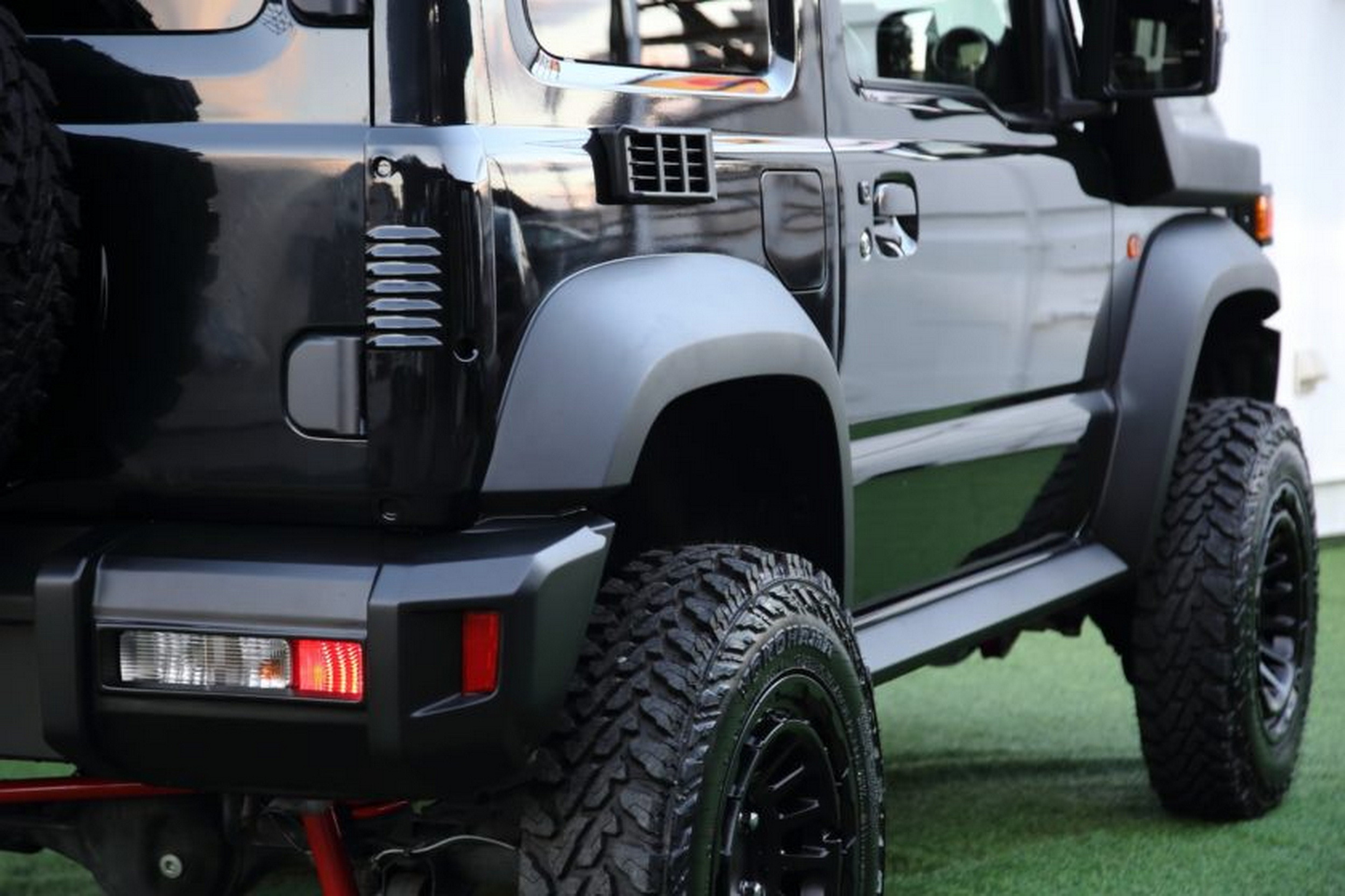Suzuki Jimny - Toyota Land Cruiser - Black (15)