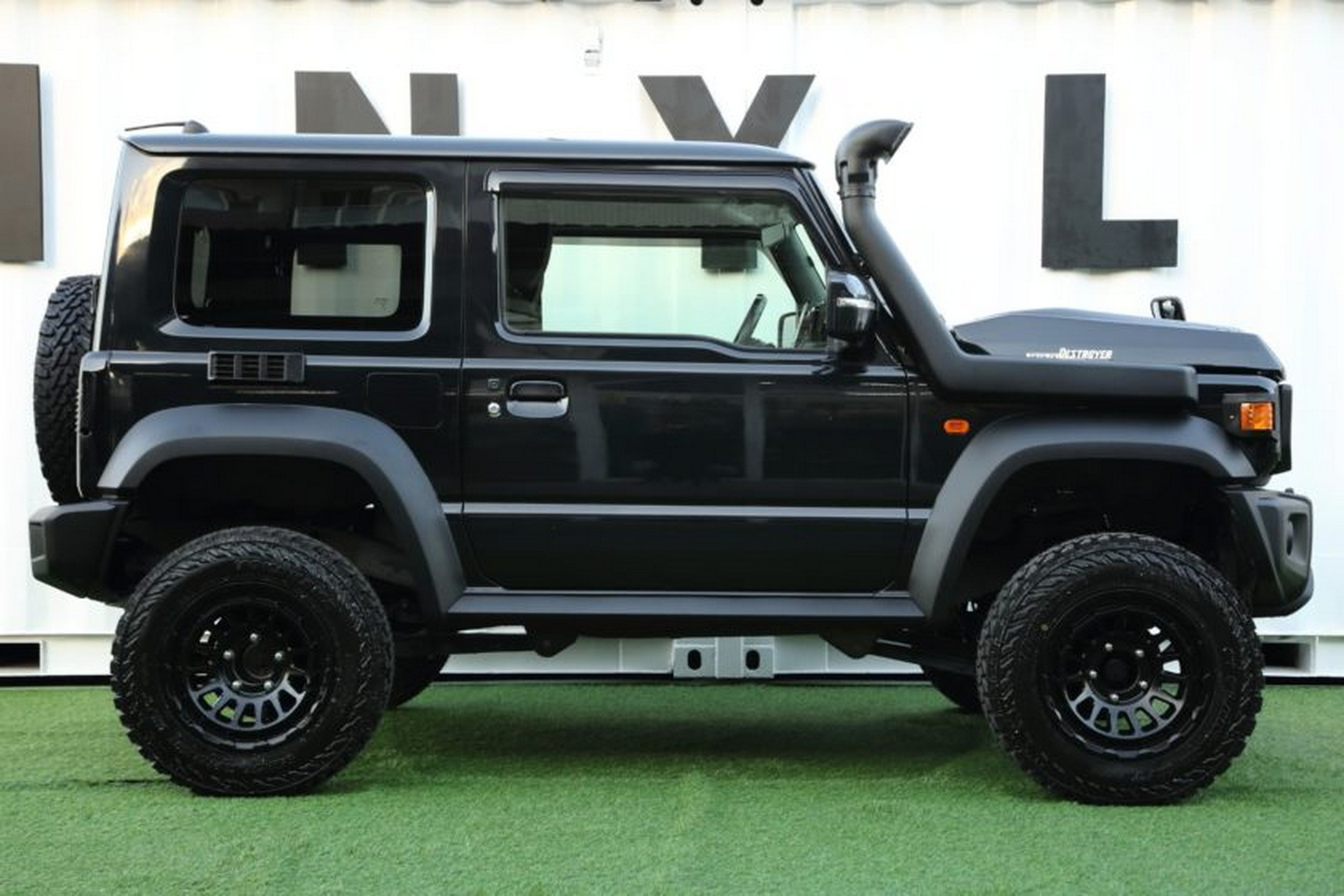 Suzuki Jimny - Toyota Land Cruiser - Black (22)