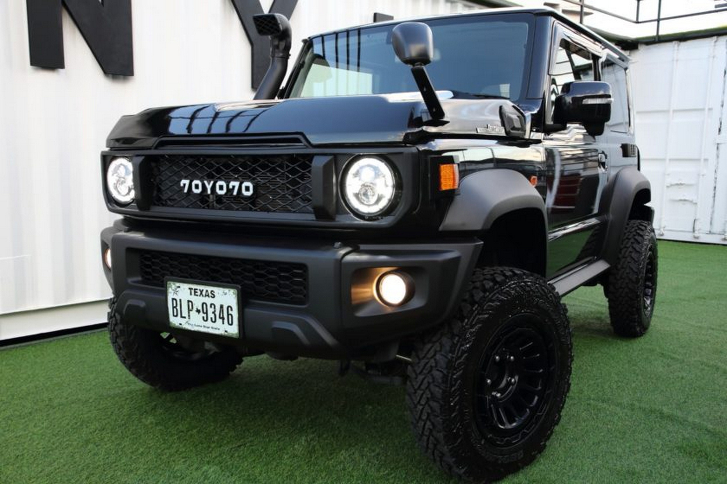 Suzuki Jimny - Toyota Land Cruiser - Black (3)