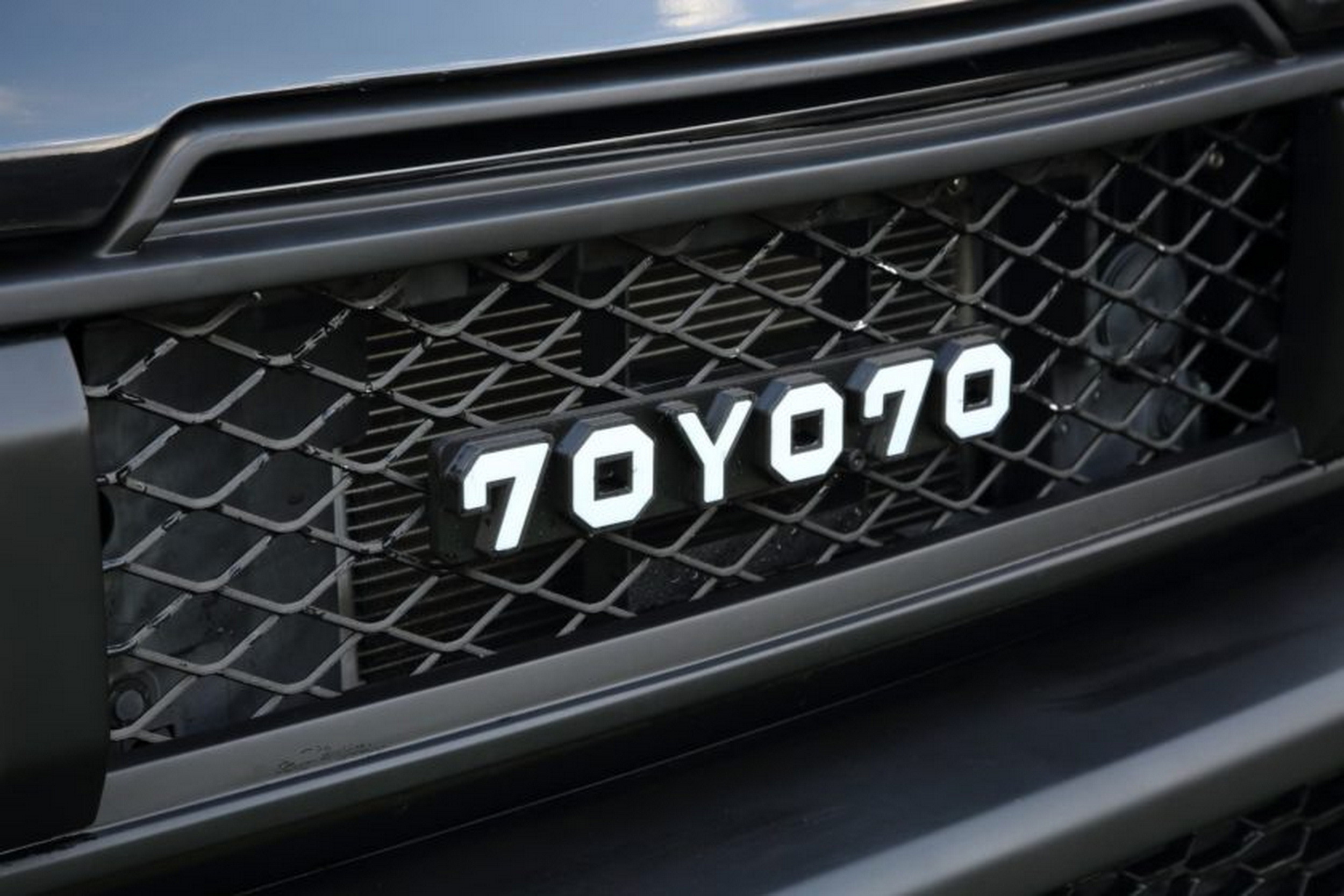 Suzuki Jimny - Toyota Land Cruiser - Black (7)