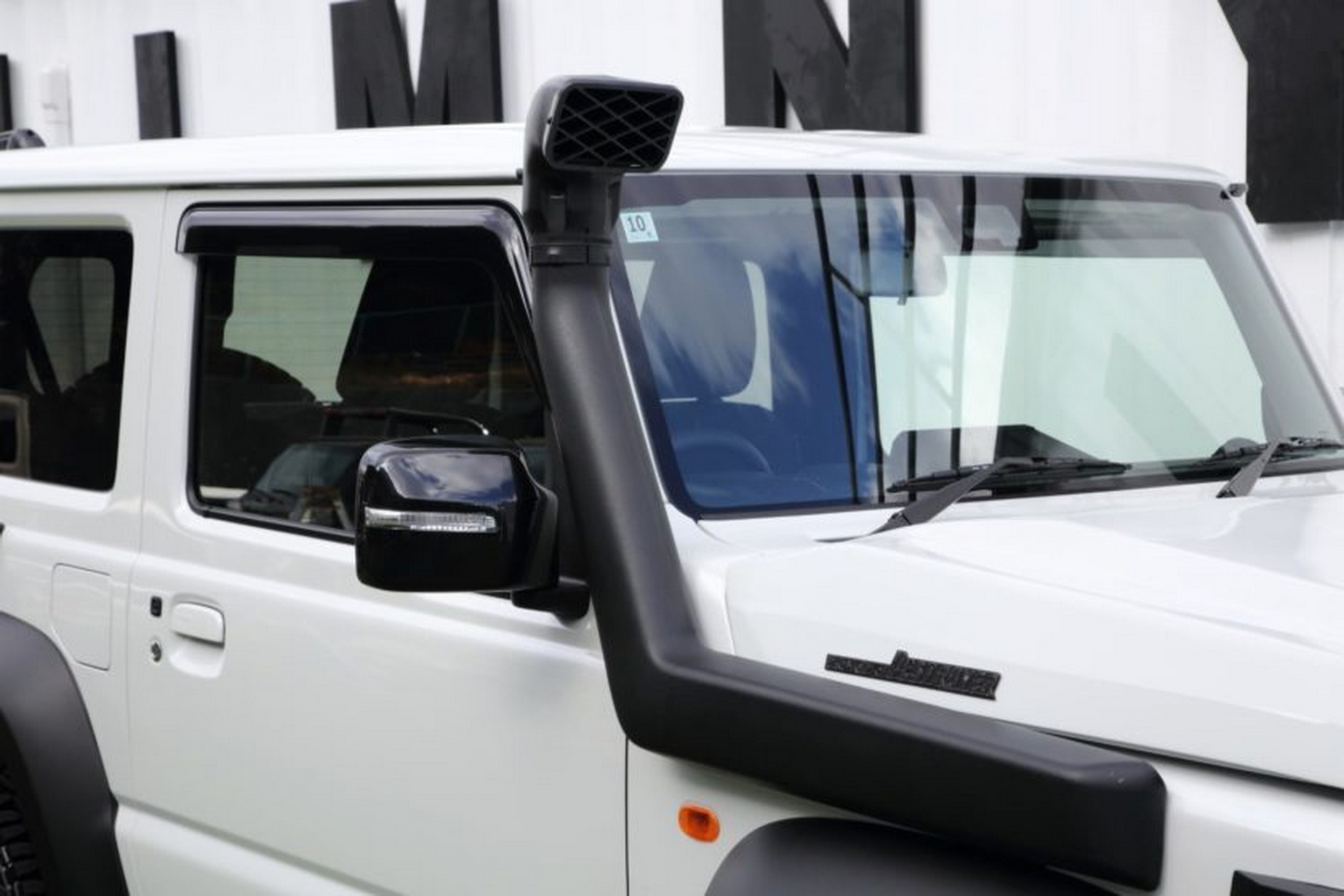 Suzuki Jimny - Toyota Land Cruiser - White (13)