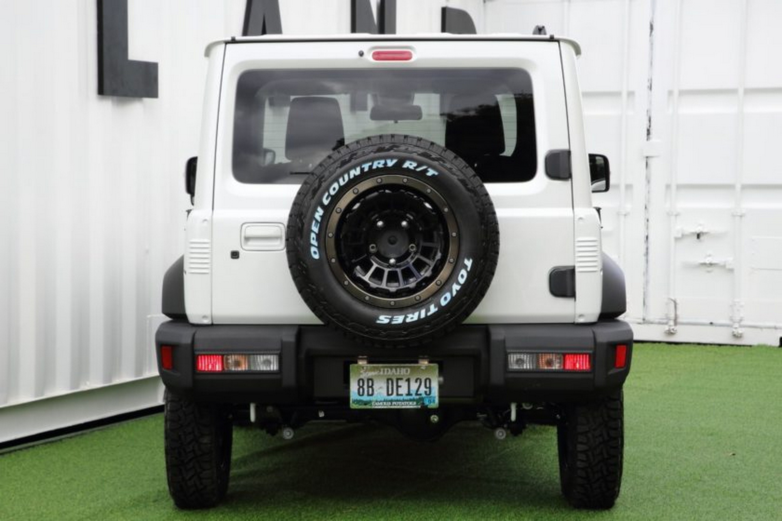 Suzuki Jimny - Toyota Land Cruiser - White (15)
